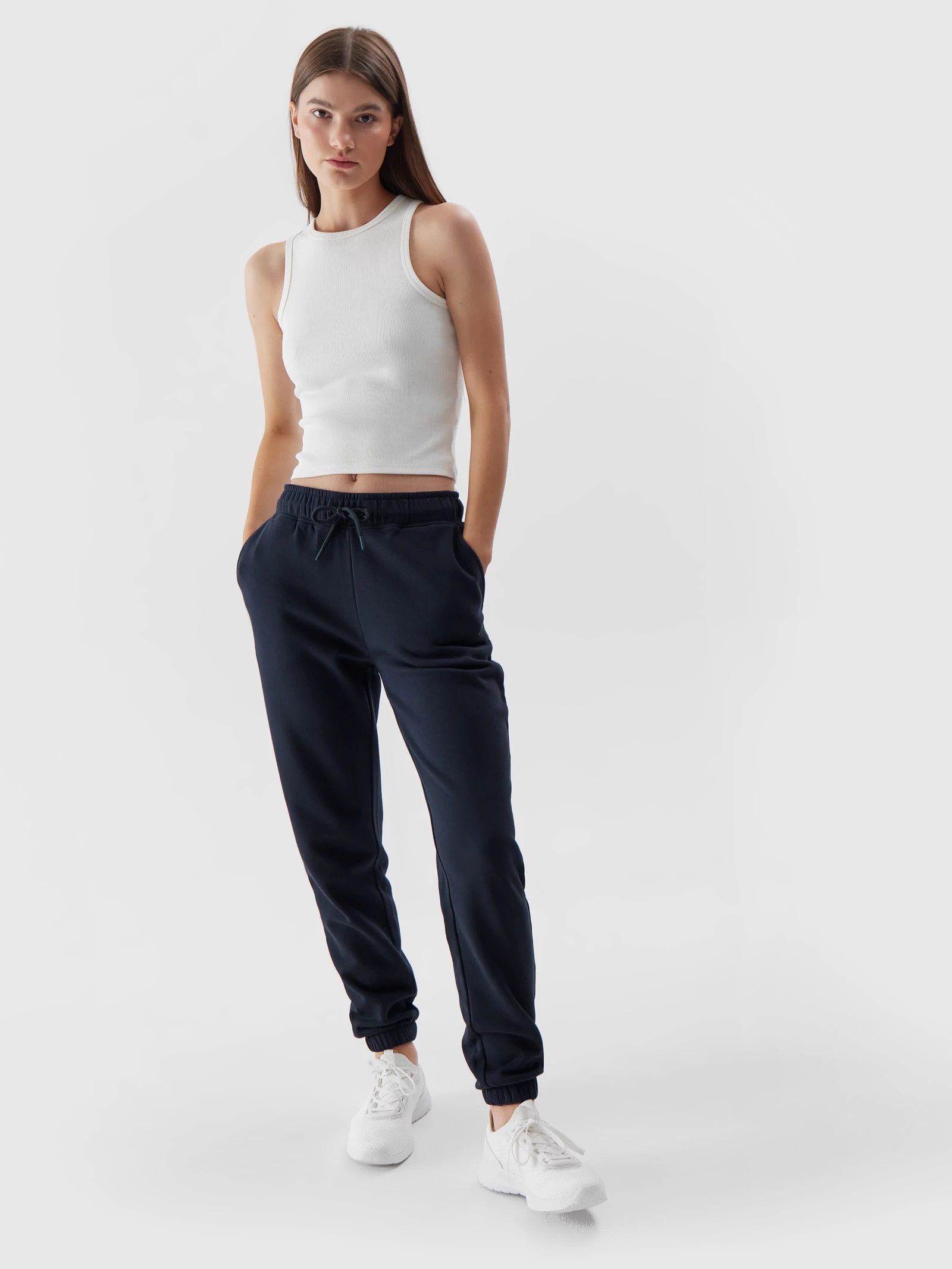 4F SPODNIE DRESOWE JOGGERY DAMSKIE Stan (wysokość w pasie) średni