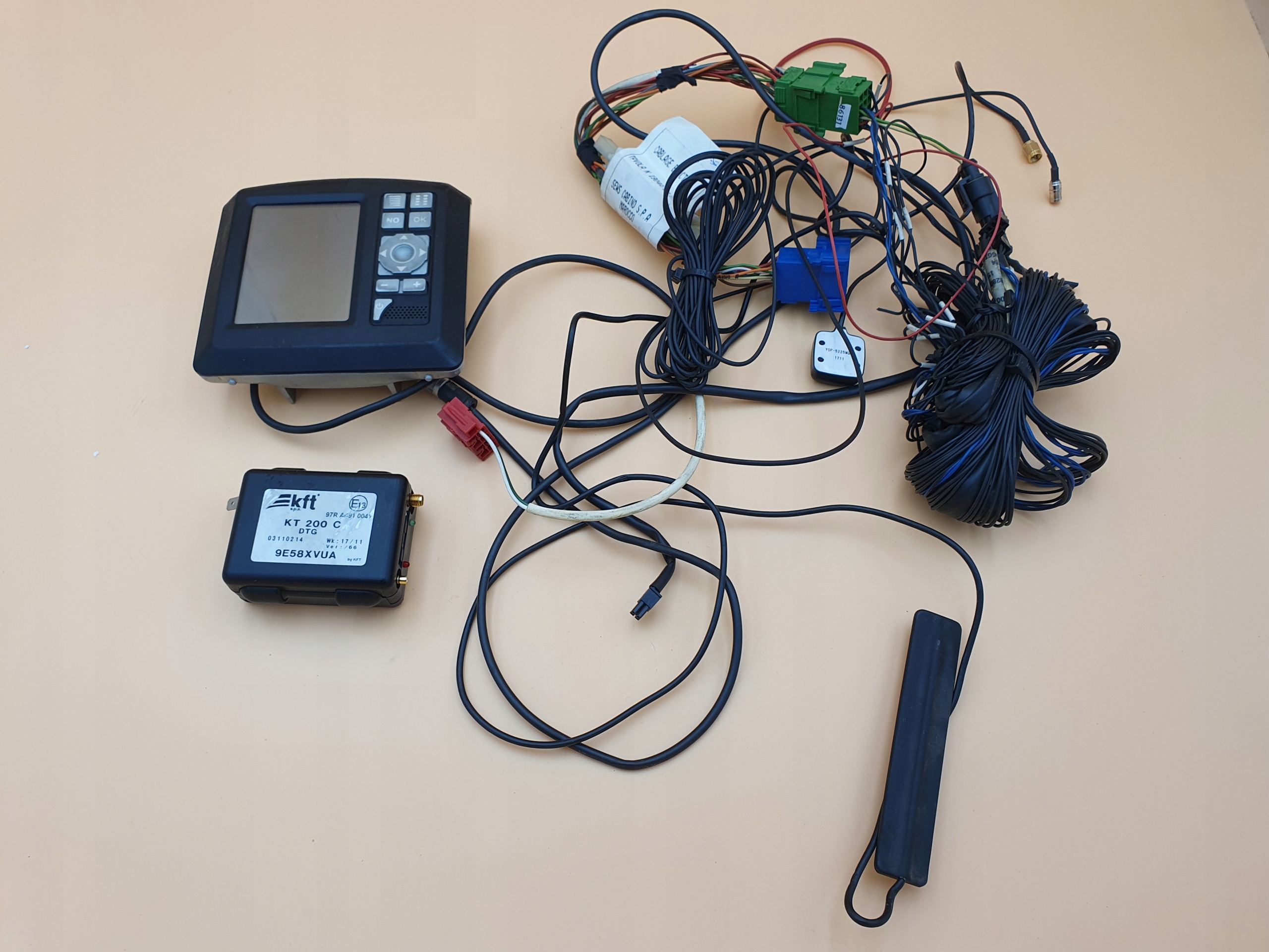 LOKALIZATOR GPS KFT KT 200 C KOMPLET