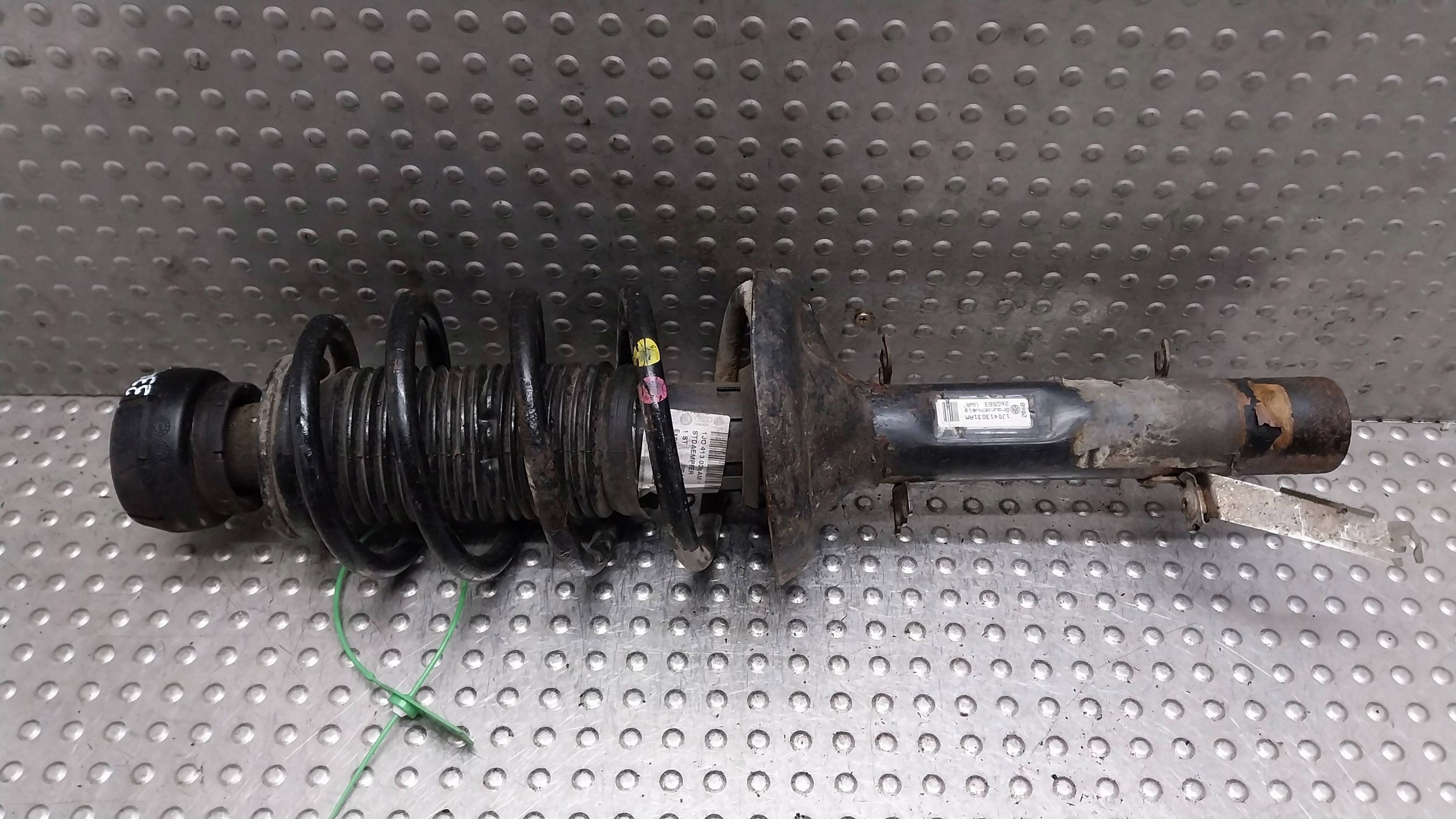 shock absorber left right front 1J0413031AM VW GOLF IV LEON and OCTAVIA and A3 8L