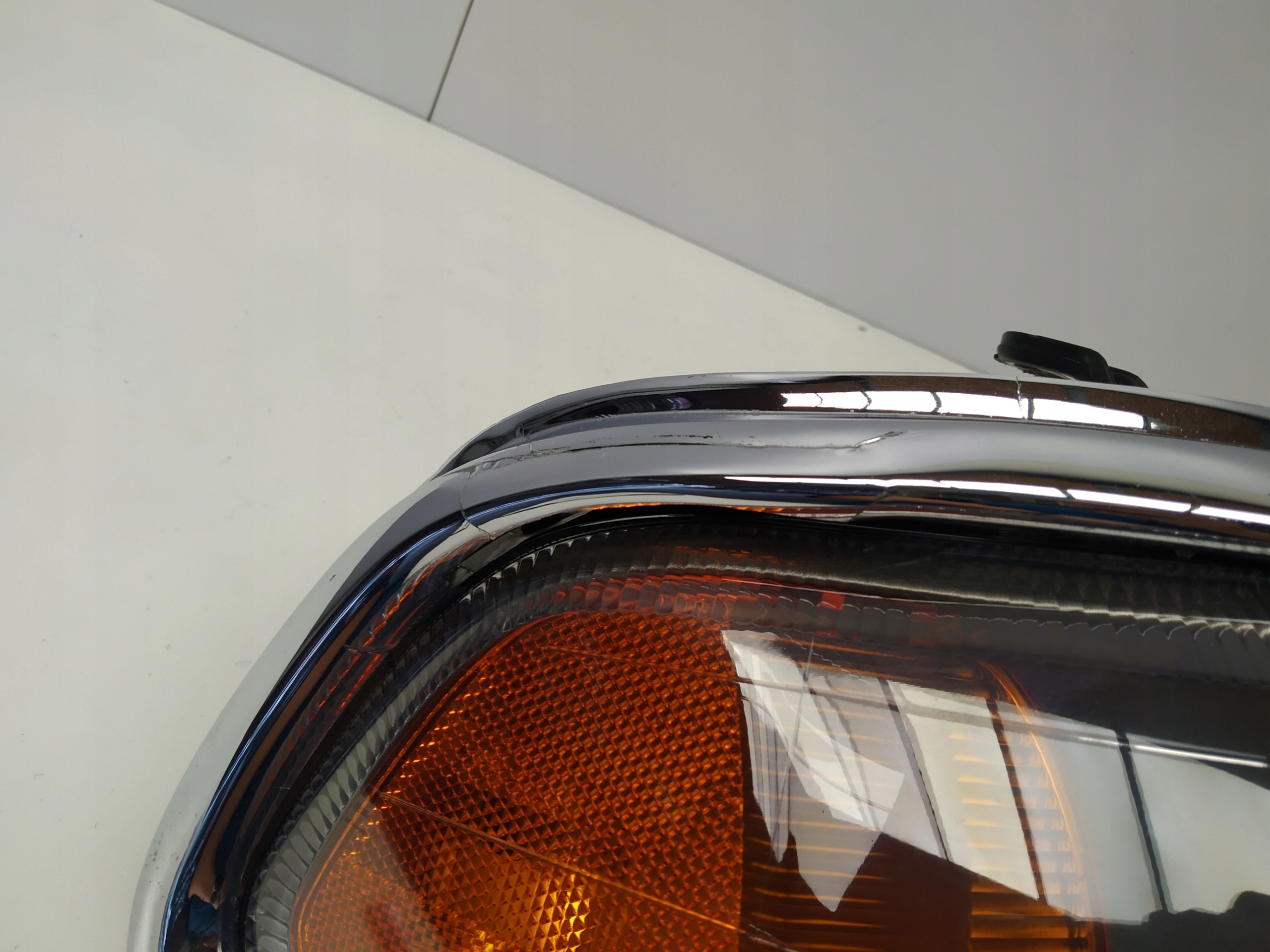2000-2008r Mitsubishi Pajero Sport reflektor light front right