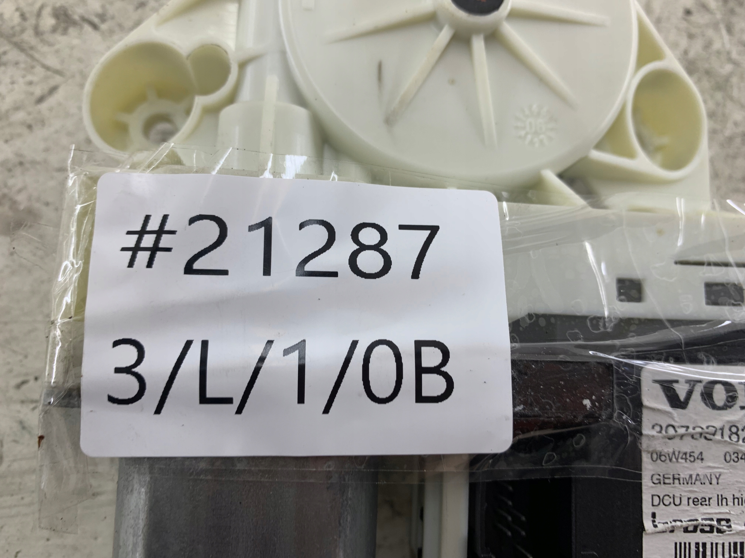 VOLVO V50 and mini motor windows left rear part 30739182