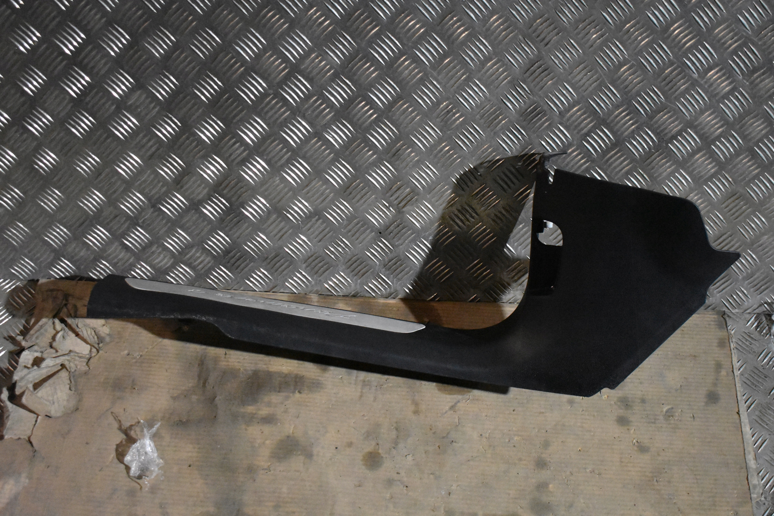 moulding cap of the threshold front left PORSCHE PANAMERA 971 PANAMERA 4 1
