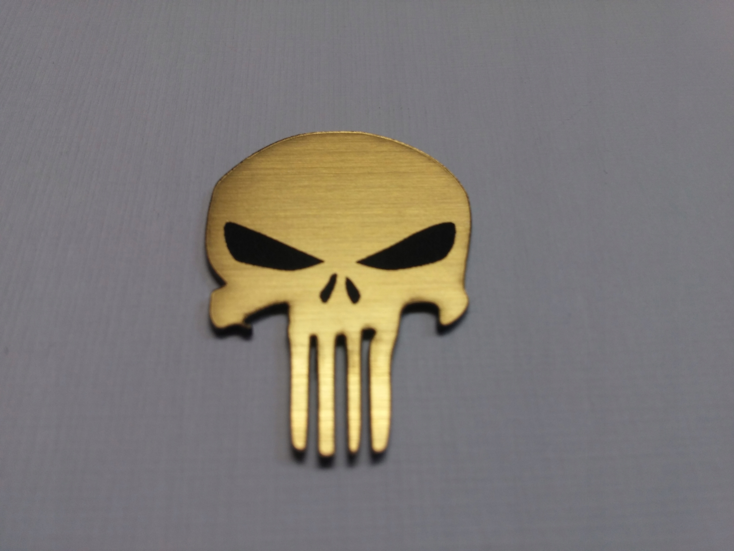 

Punisher naklejka emblemat 25 x 33 mm * Złota