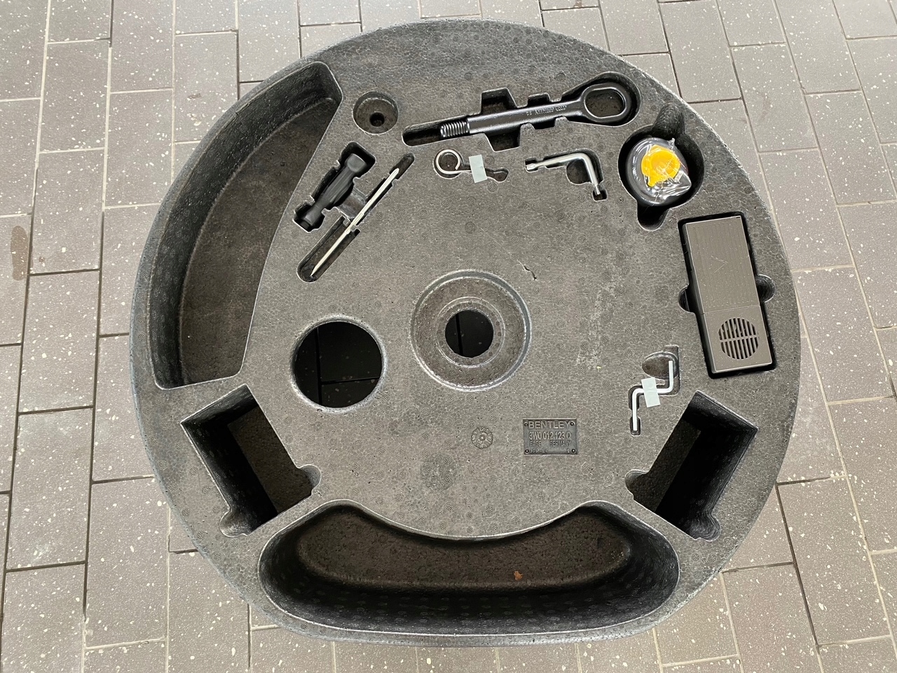 ZESTAW BAGAŻNIKA KLUCZE POMPKA BENTLEY CONTINENTAL