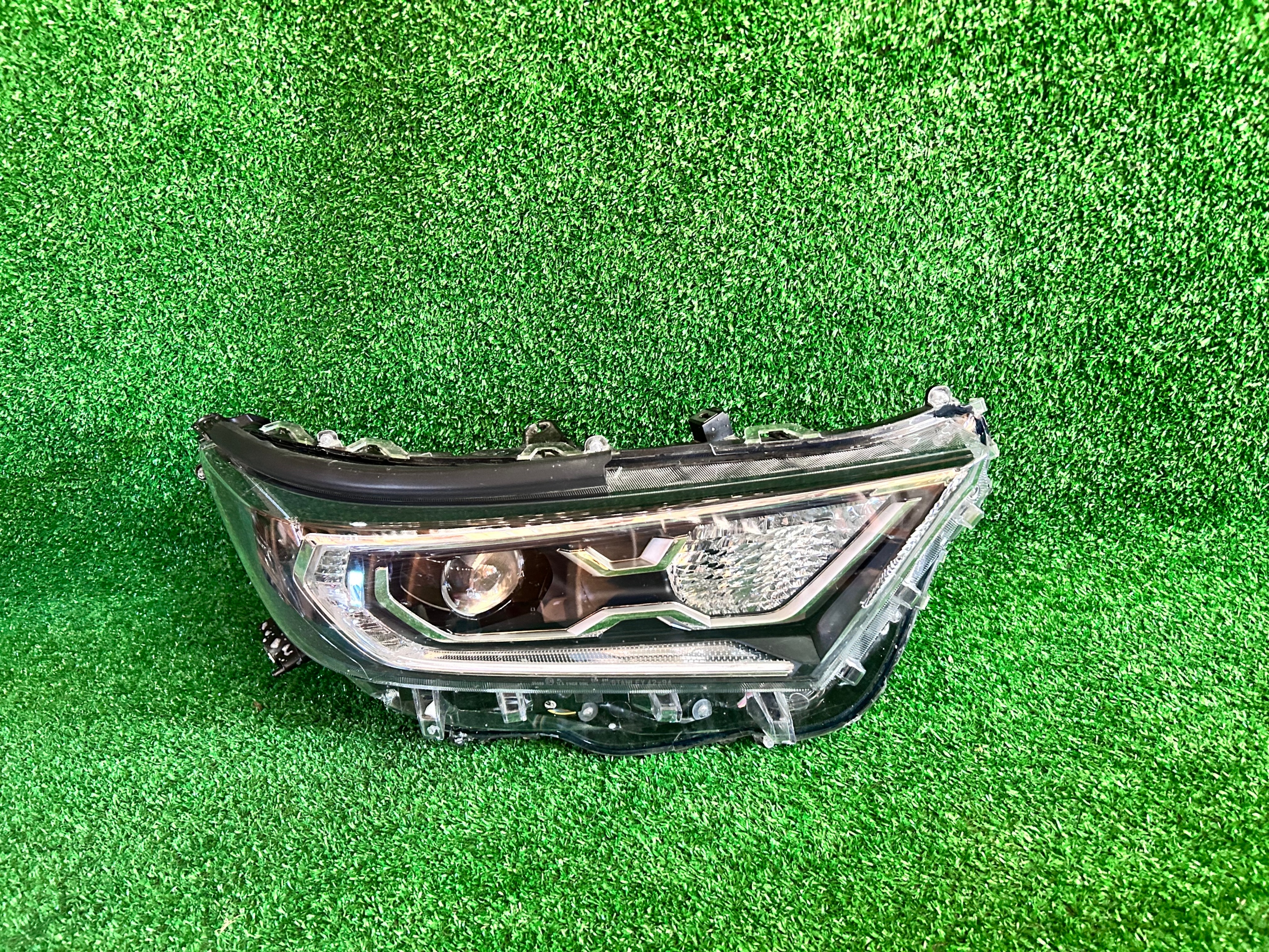 REFLEKTOR right TOYOTA RAV4 V FULL LED NR.046