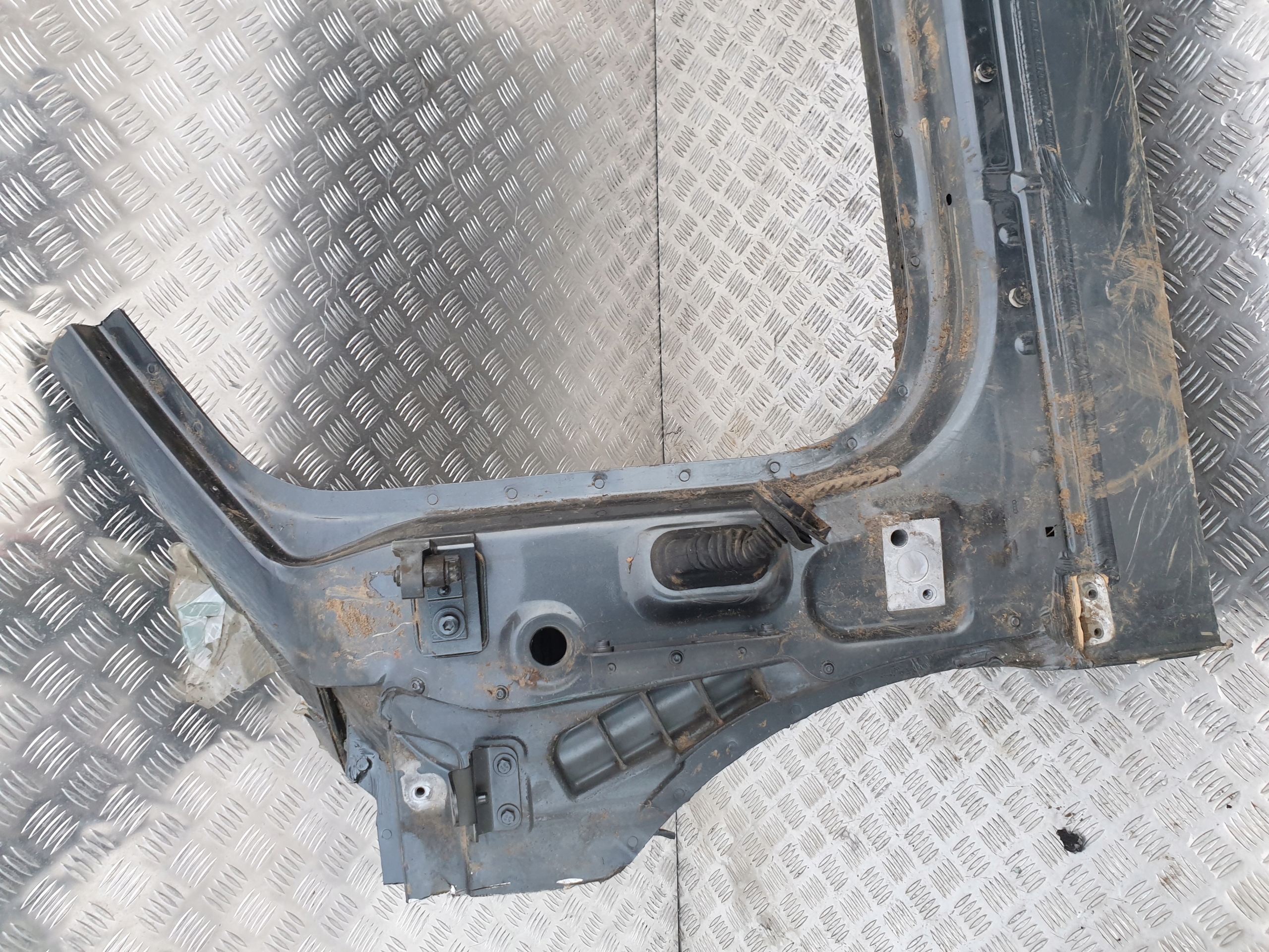 PROG SLUPEK CWIARTKA PRZOD LEWY AUDI TT II 8J 12r Part manufacturer Audi original OE