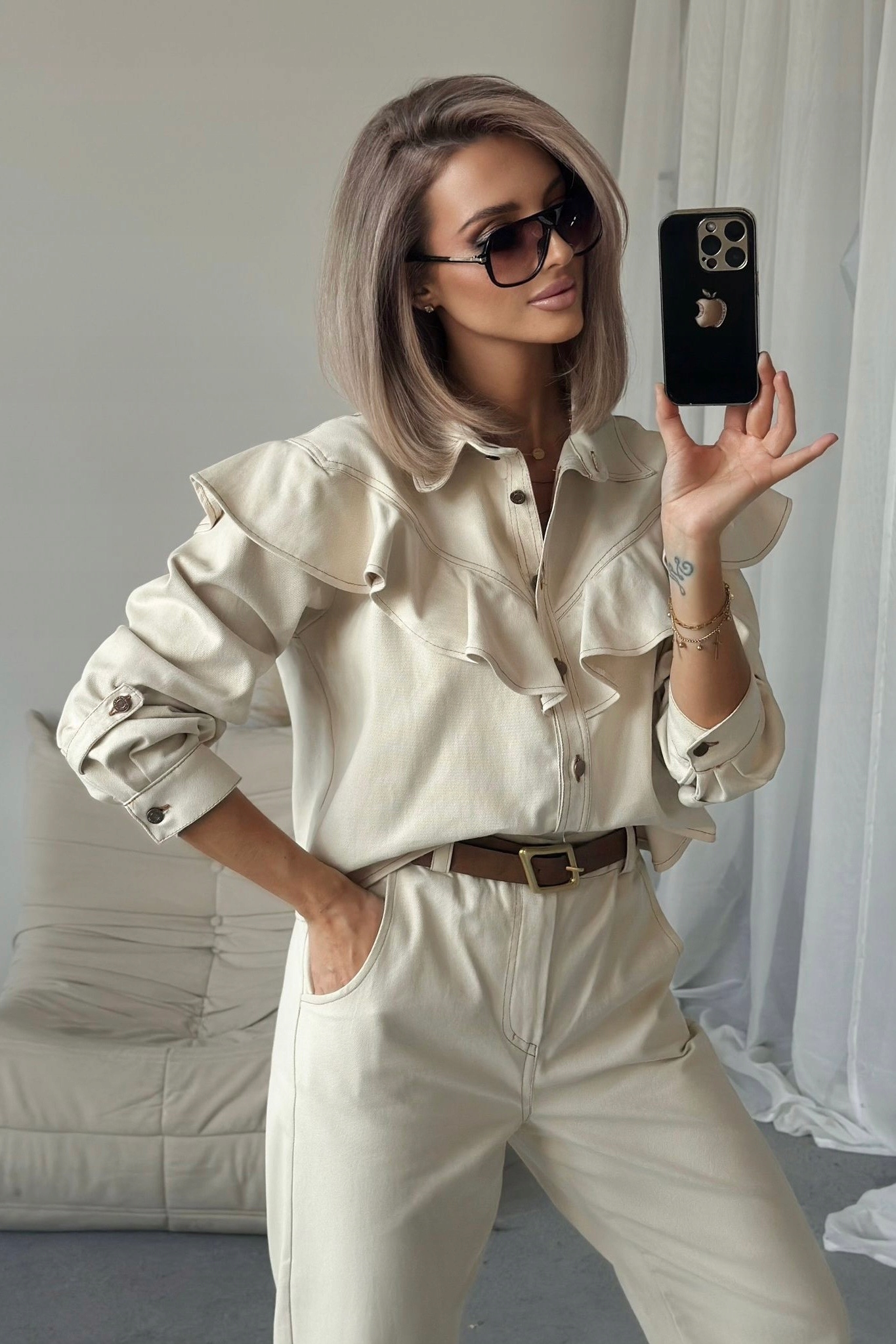 Kurtka damska wiosenna jeans z falbanami Beżowa