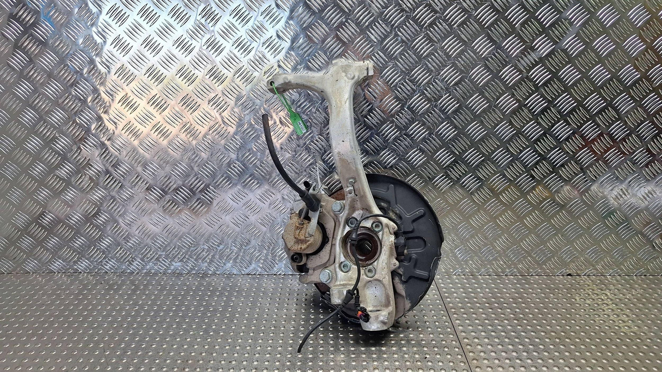otoč čepu levý předek 8E0257F 8E0407257F AUDI A4 B6 B7 EXEO 1.9TDI
