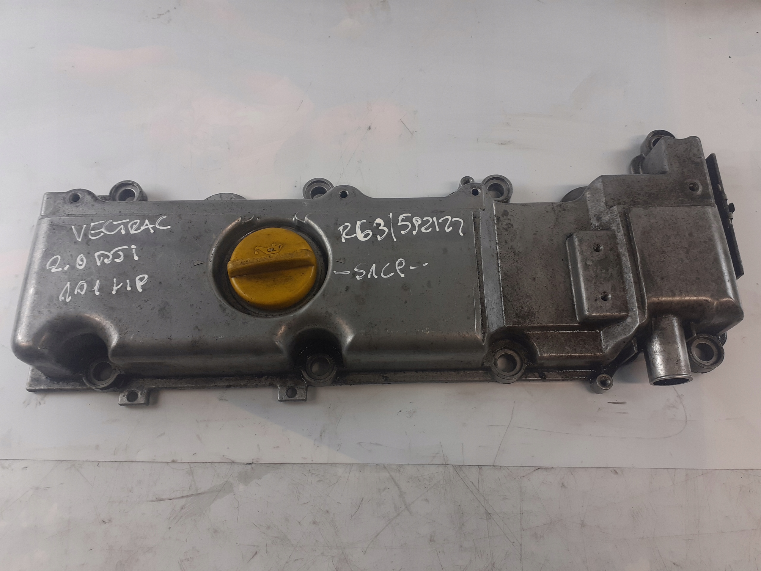 Opel Vectra C 2.0 DTI Abdeckung der Ventile 13101754