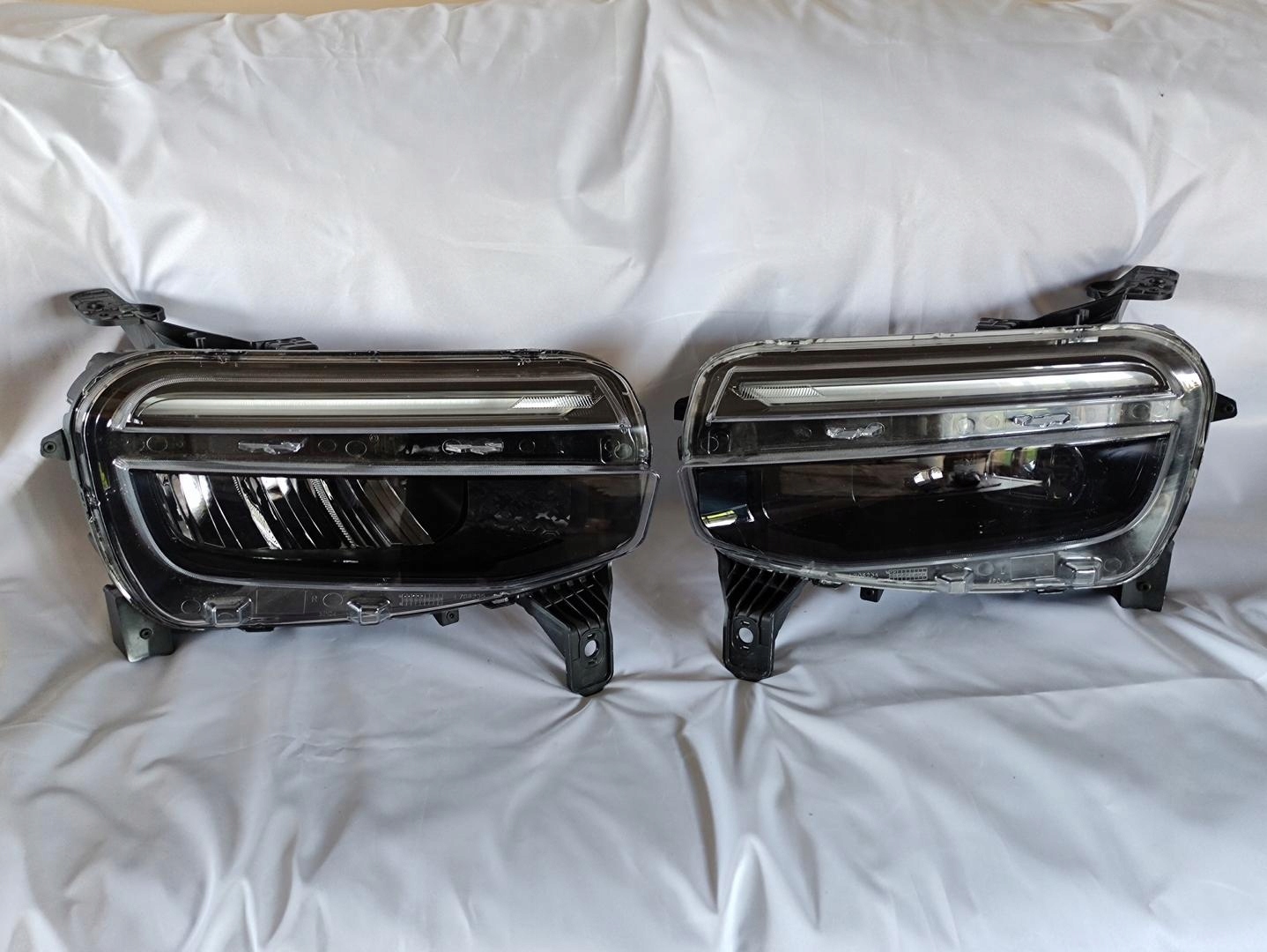 LAMPA XENON LED LEWY PRAWY PRZÓD JEEP AVENGER