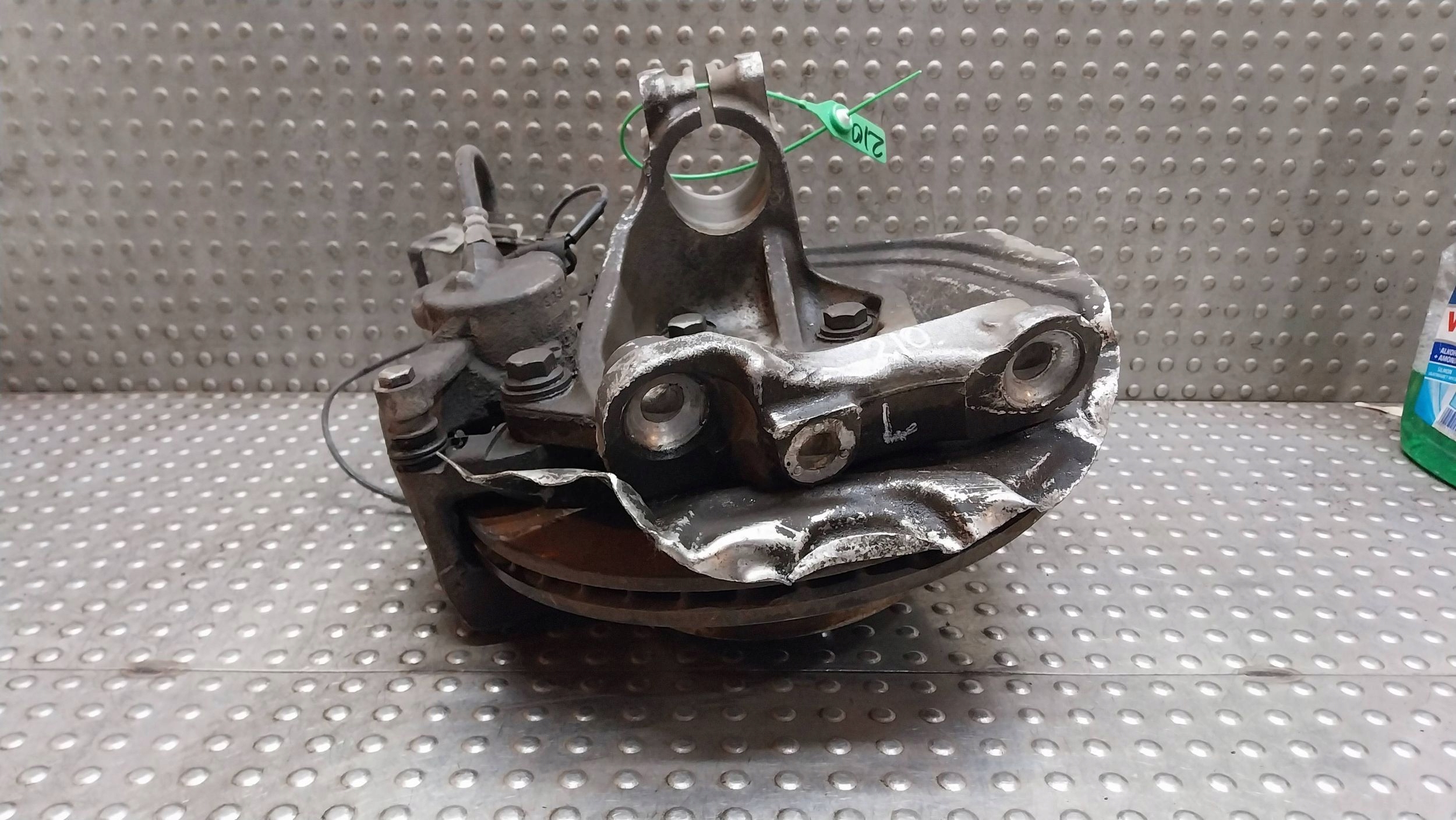 swing of the pivot caliper left front 6764443 BMW E90 E91 E92 E93 E81 E82 E87