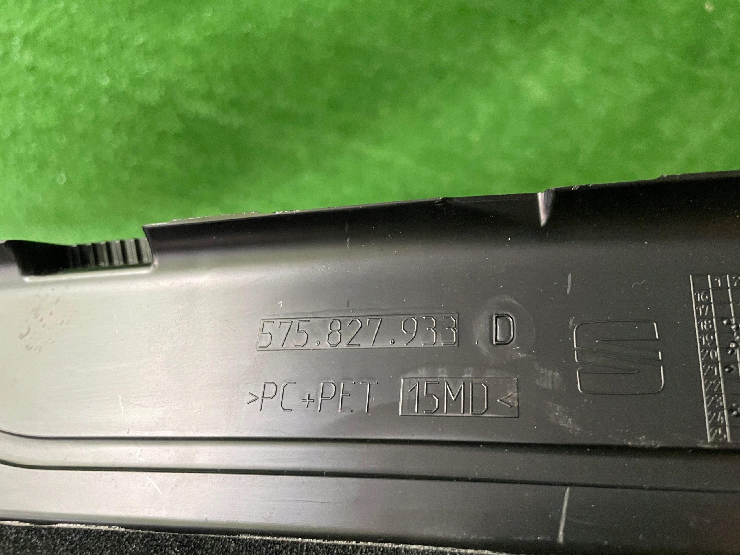 SEAT ATECA SUPPORT PLAQUE SPOILERA LOTKI 575827933D