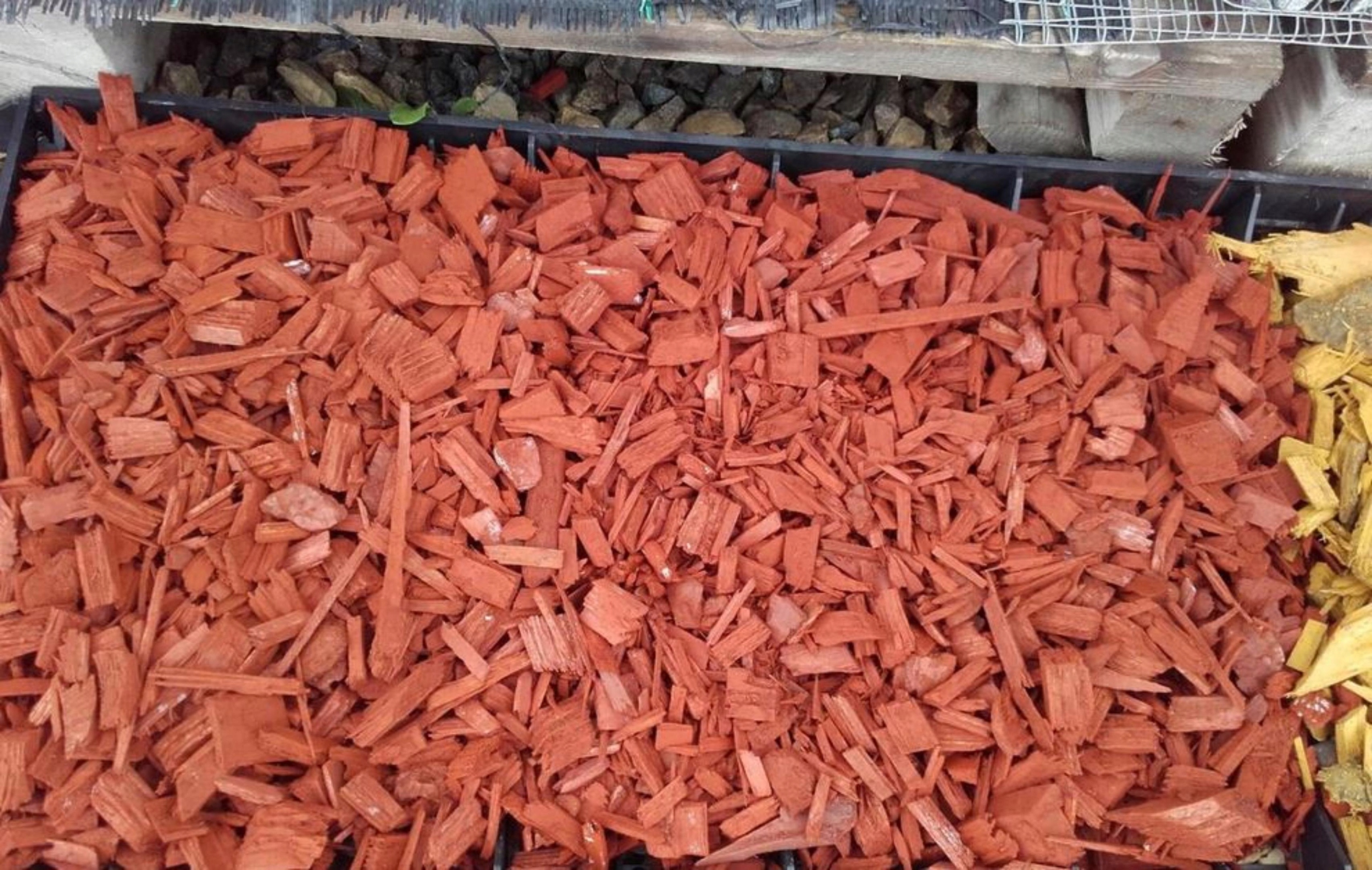

Kolorowa Kora Drzewna Zrębki 50 Litrów czerwona