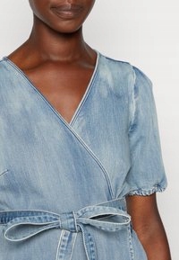 Cream XXL džínové Šaty