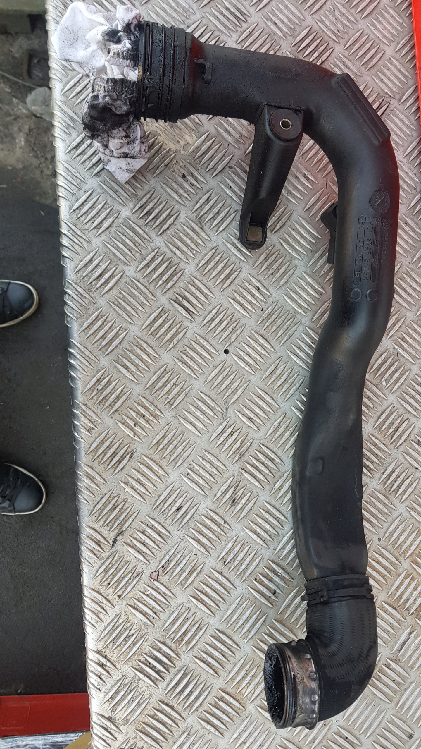 AUDI A4 B6 1.9 TDI pipe air hose 8E0145762
