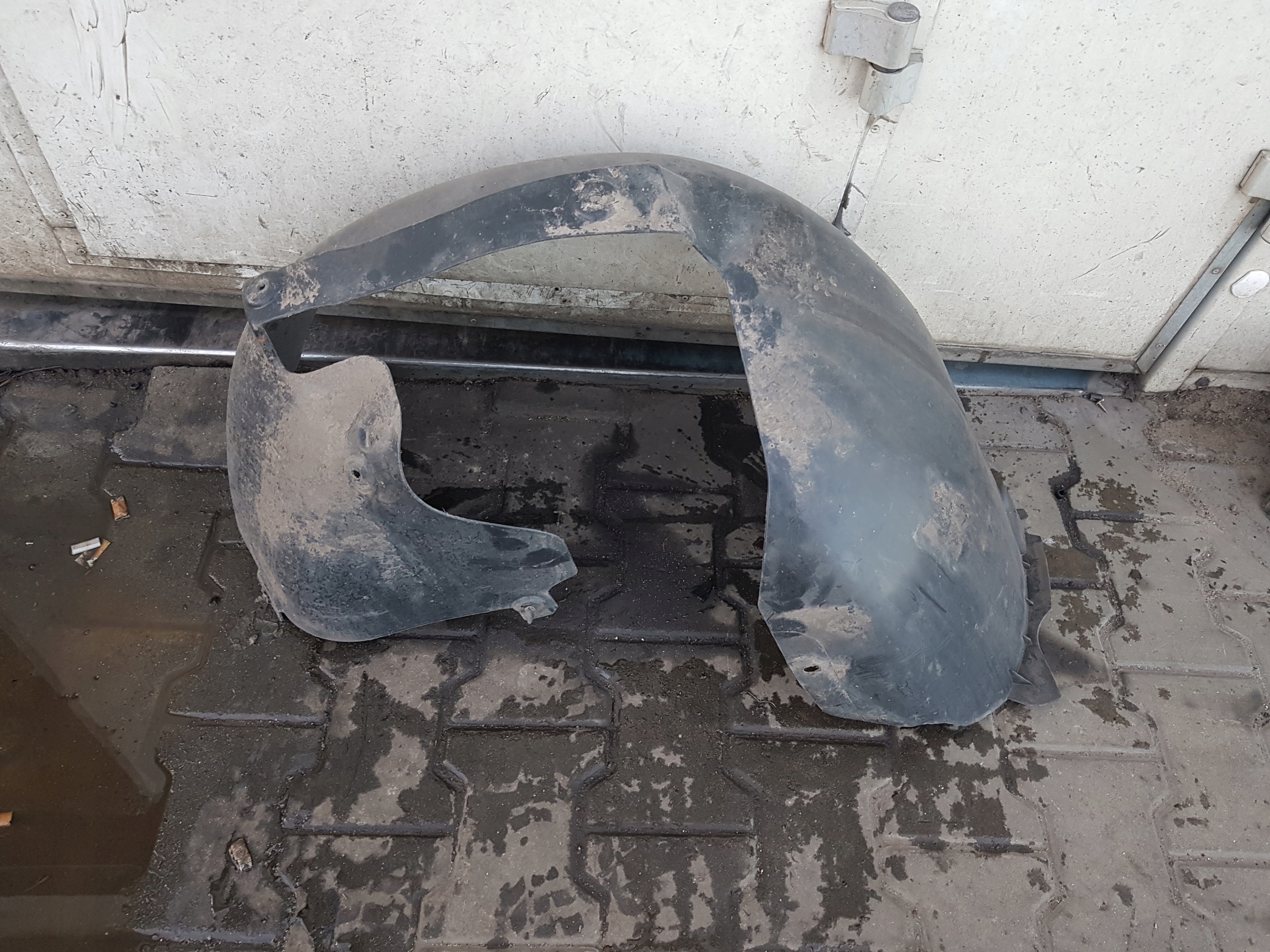 AUDI A3p 04-12r ПІДКРИЛЬНИК ПРАВЕ ПЕРЕД СПЕРЕДУ