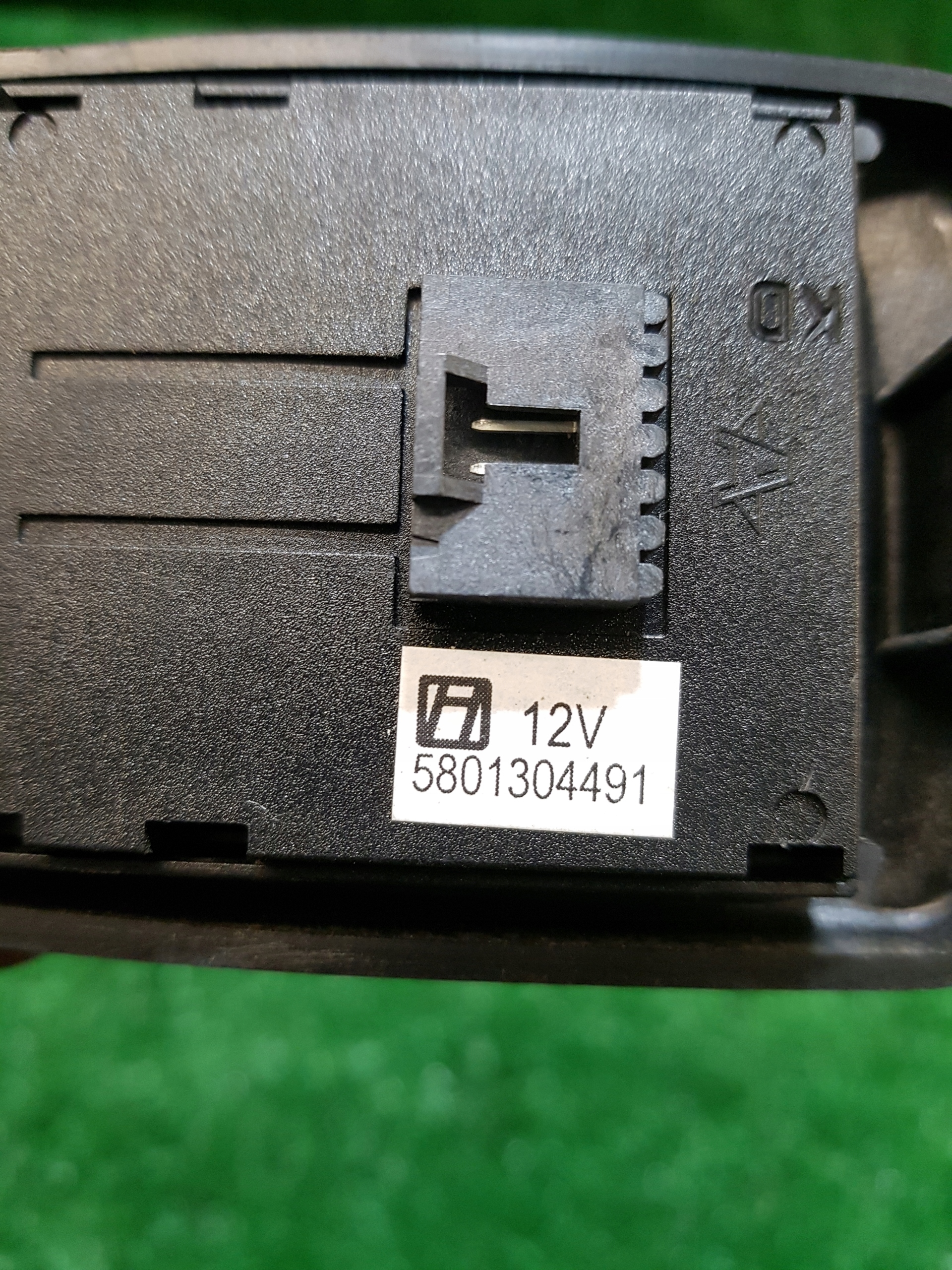 control panel of the window driver´s IVECO DAILY 5801304491