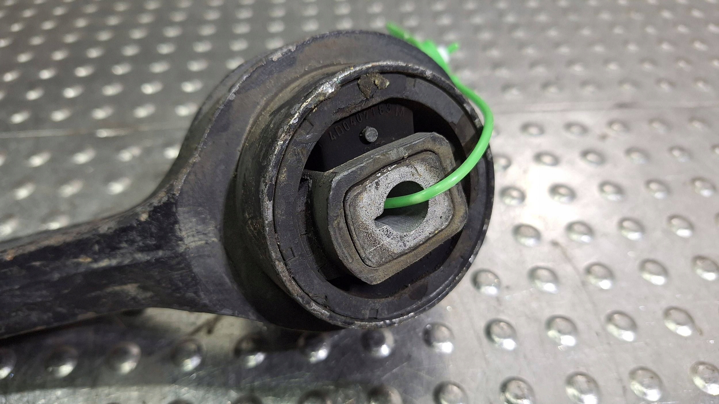 Querlenker rechts vorne 8D0407696C AUDI A4 B5