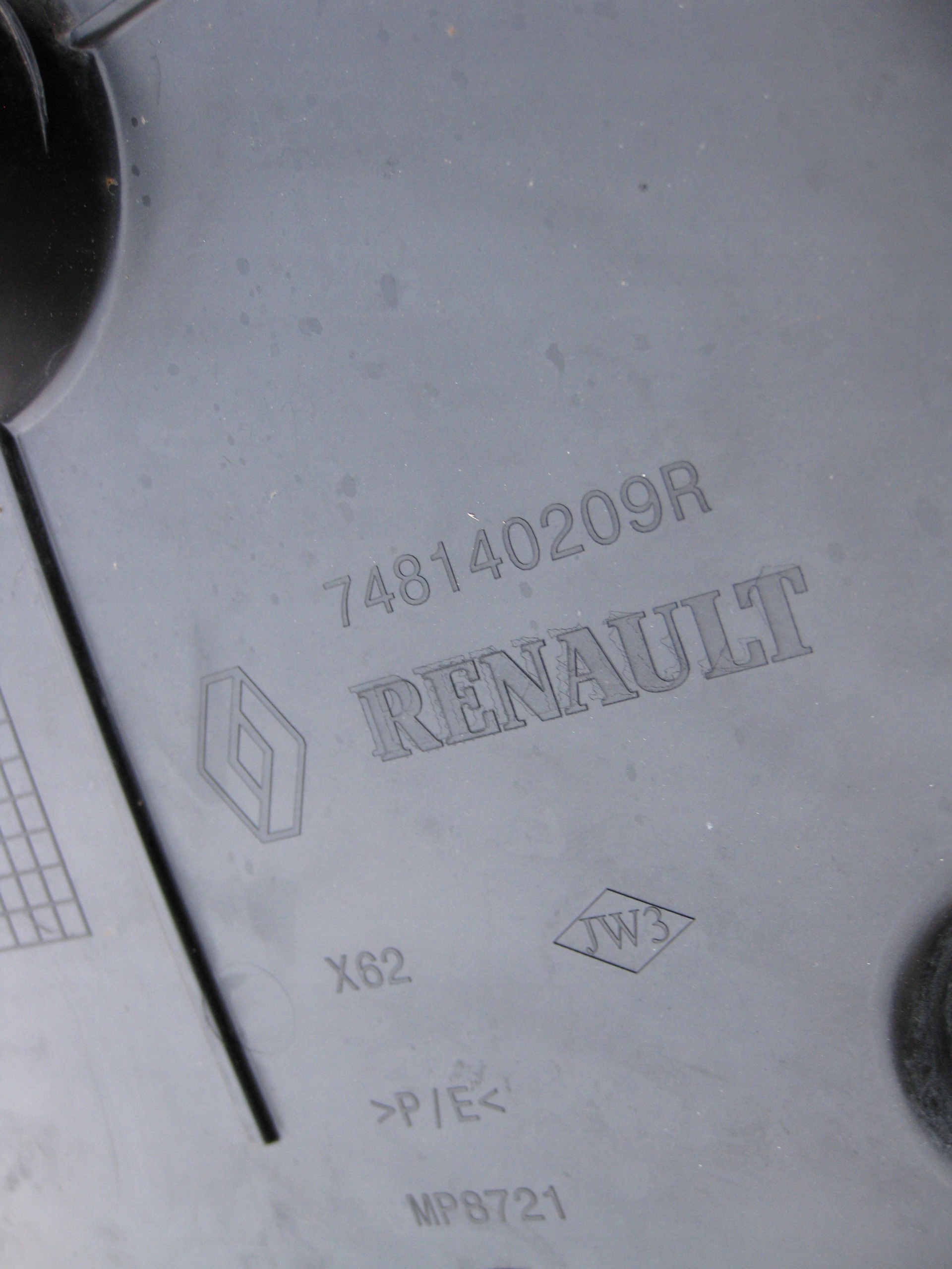 RENAULT MASTER III LIFT Blende Abdeckung Behälter ADBLUE 748140209R