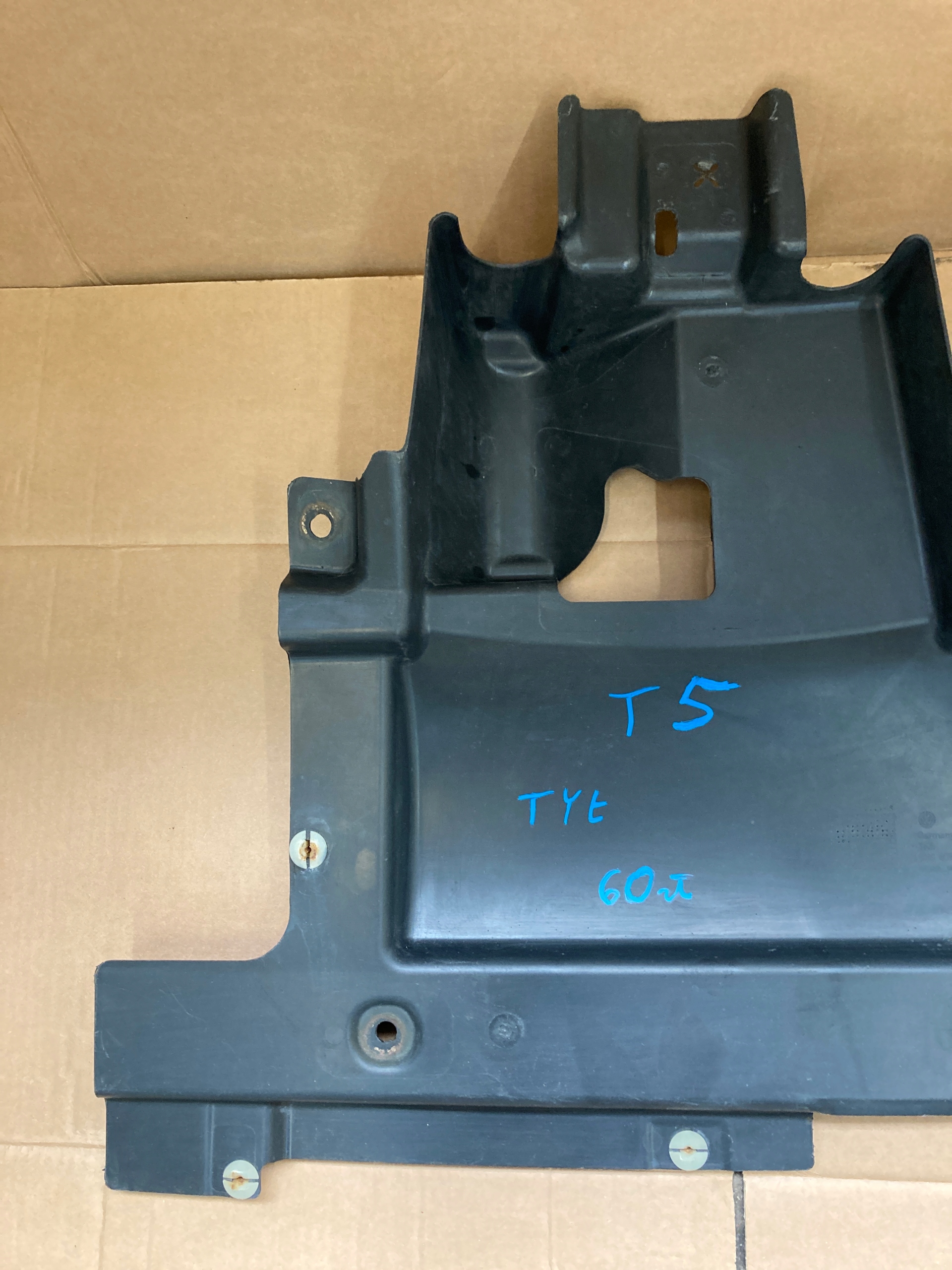 T5 TRANSPORTER MULTIVAN cover chassis rear part