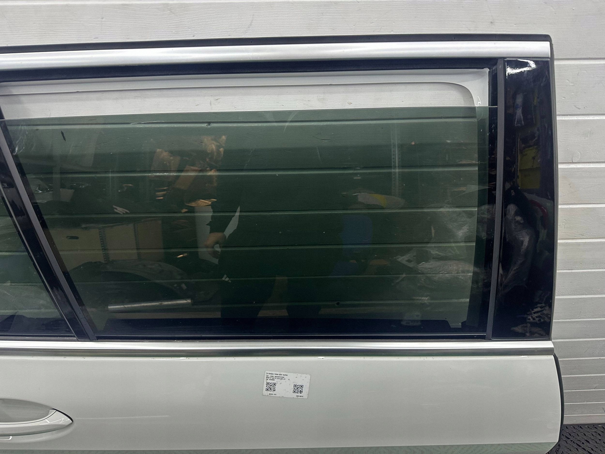door rear. rear part side right BMW X7 G07 complete colour A300