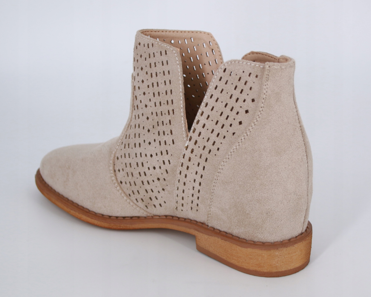 JESIENNE BOTKI DAMSKIE AŻUROWE BUTY Z WYCIĘCIEM ZAMSZOWE BEŻOWE 37 Marka bez marki