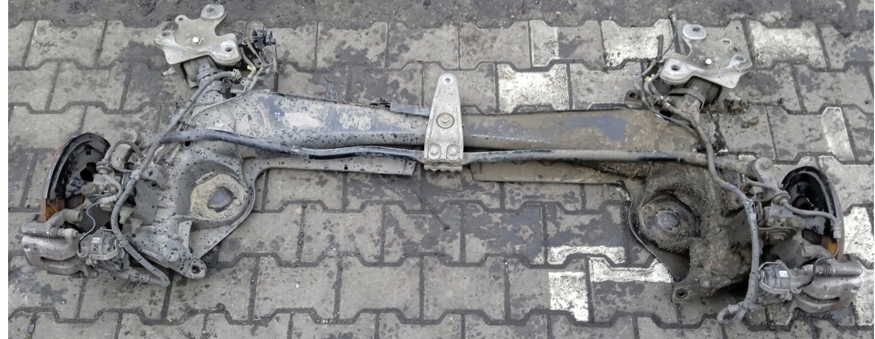 RENAULT ESPACE V 5 BELKA TYLNA OŚ SKRĘTNA