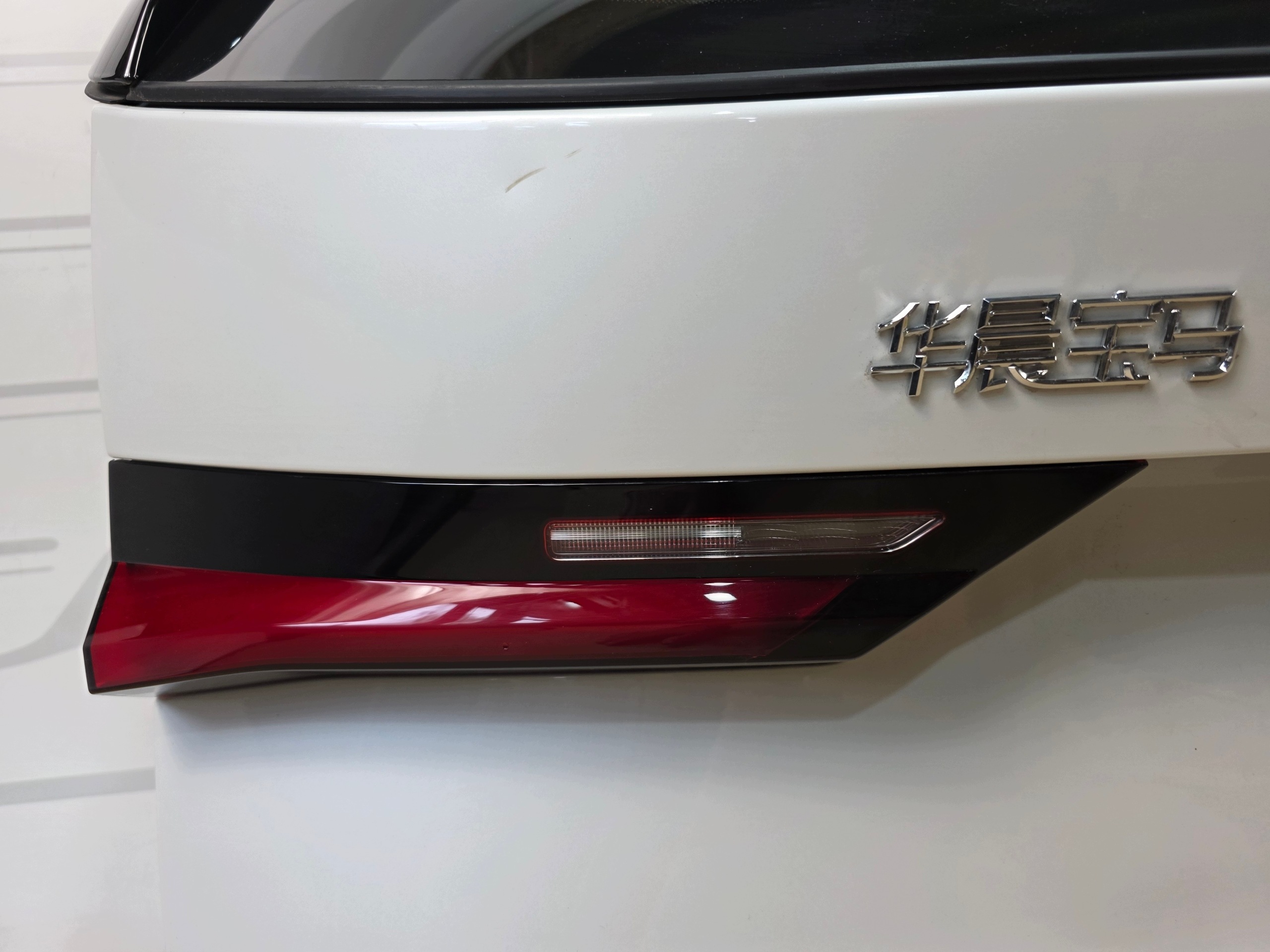 boot door rear BMW X1 U12 KAMERA A96 MINERAL WHITE