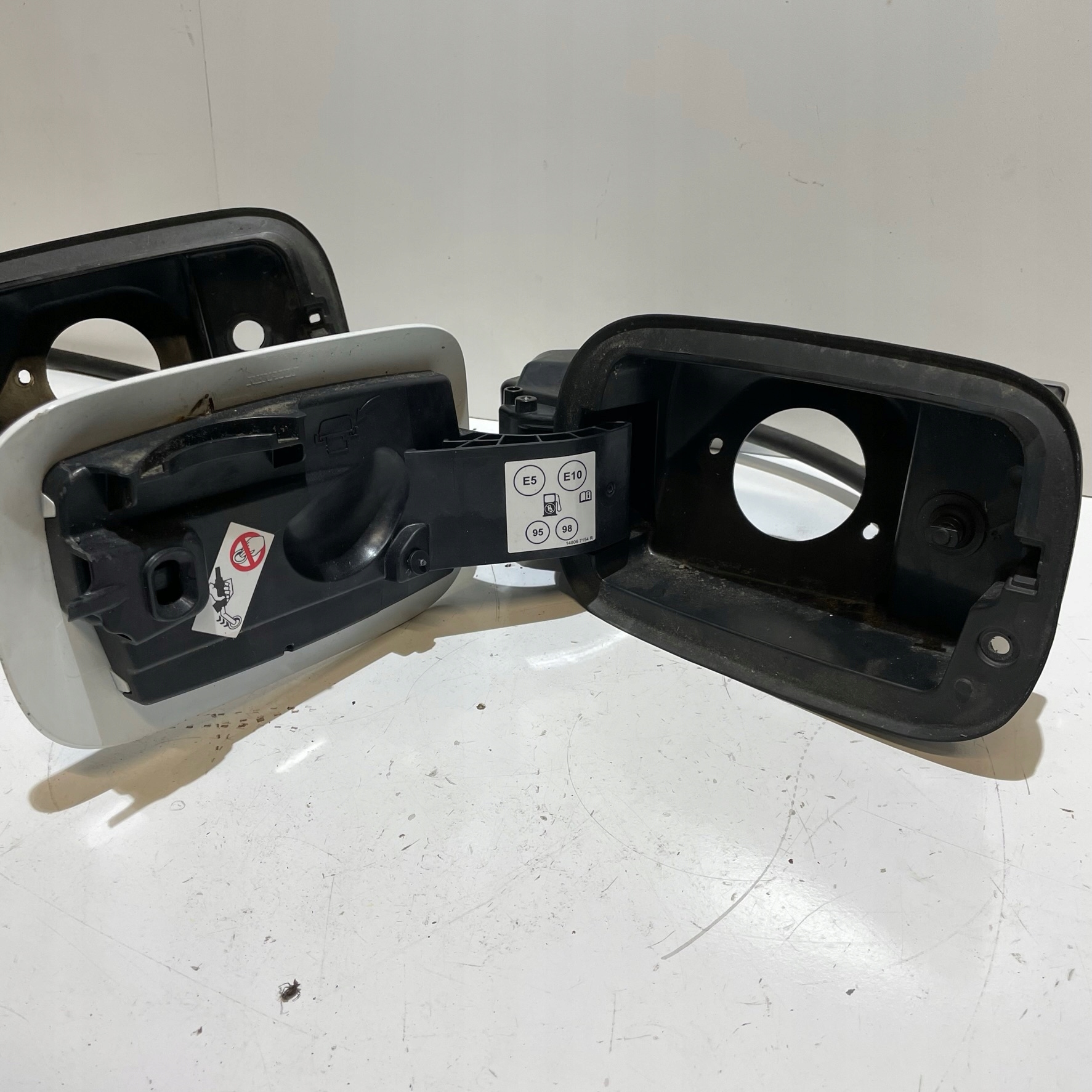 RENAULT MEGANE IV KOMBI LIFT KLAPKA WLEWU PALIWA Part number OV369