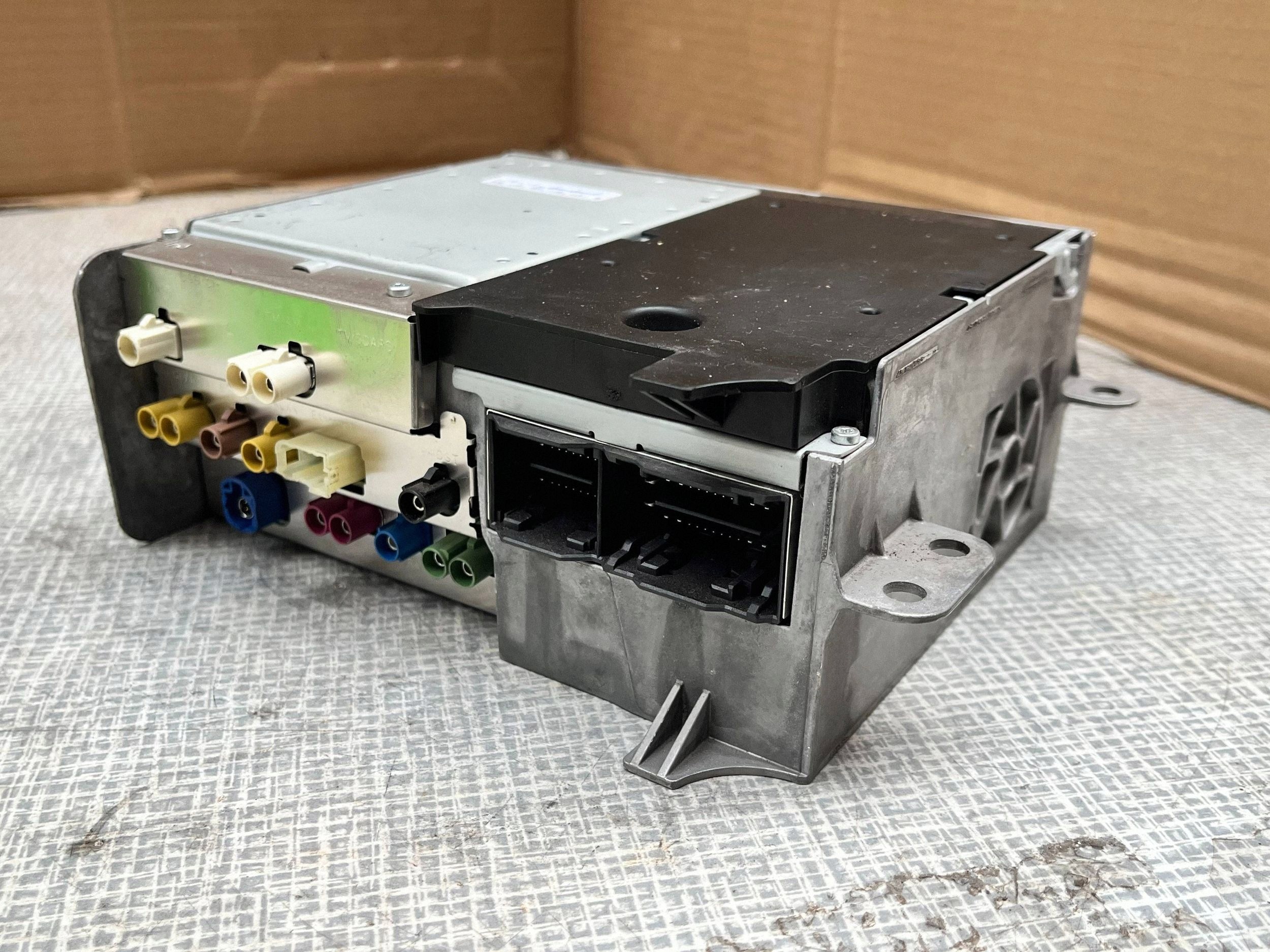 MERCEDES HEADUNIT RADIO NAVI + code 2479001209 A2479001209 @M