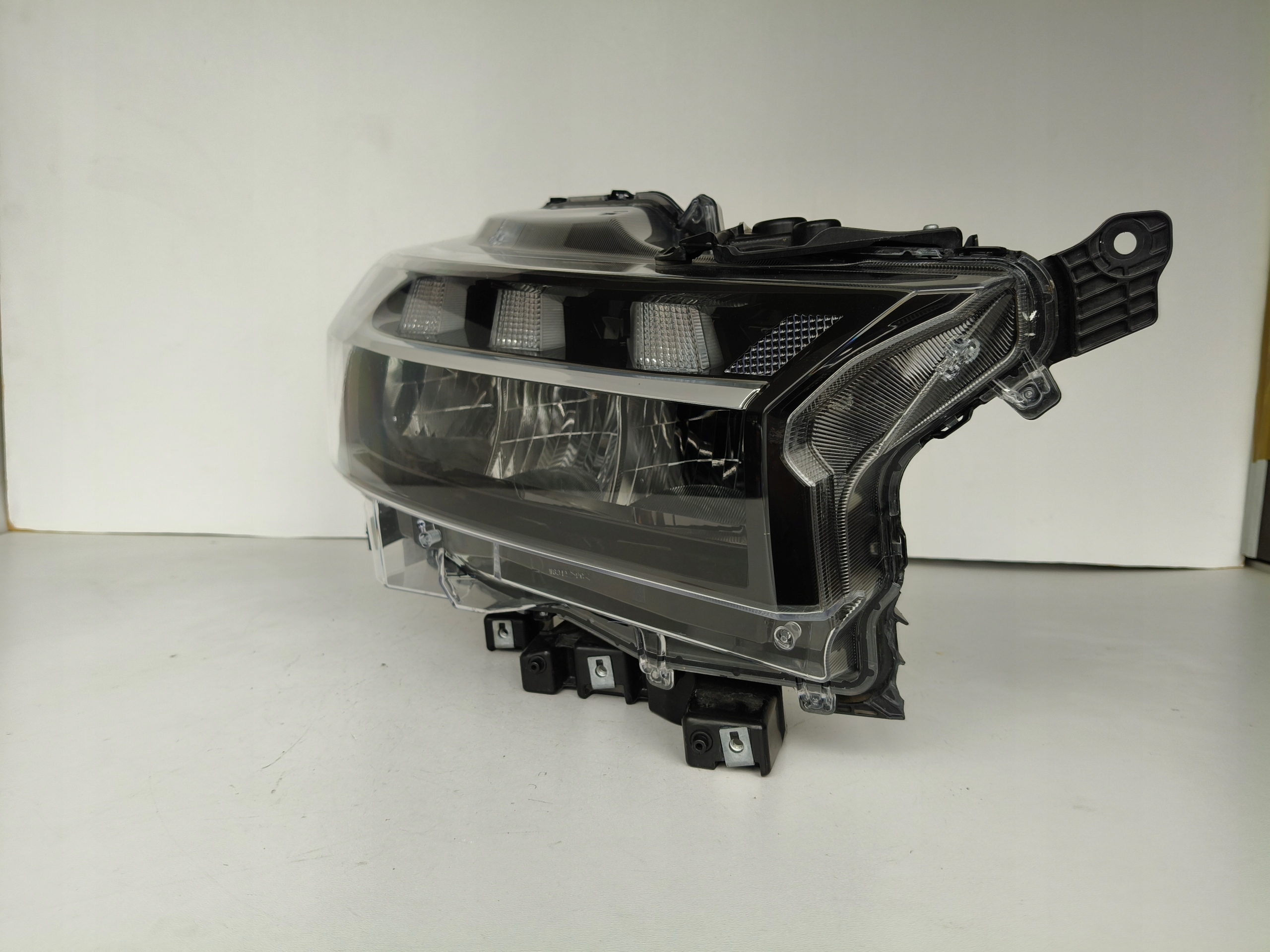 light right REFLEKTOR SUZUKI SX4 S-CROSS 22- FULL LED