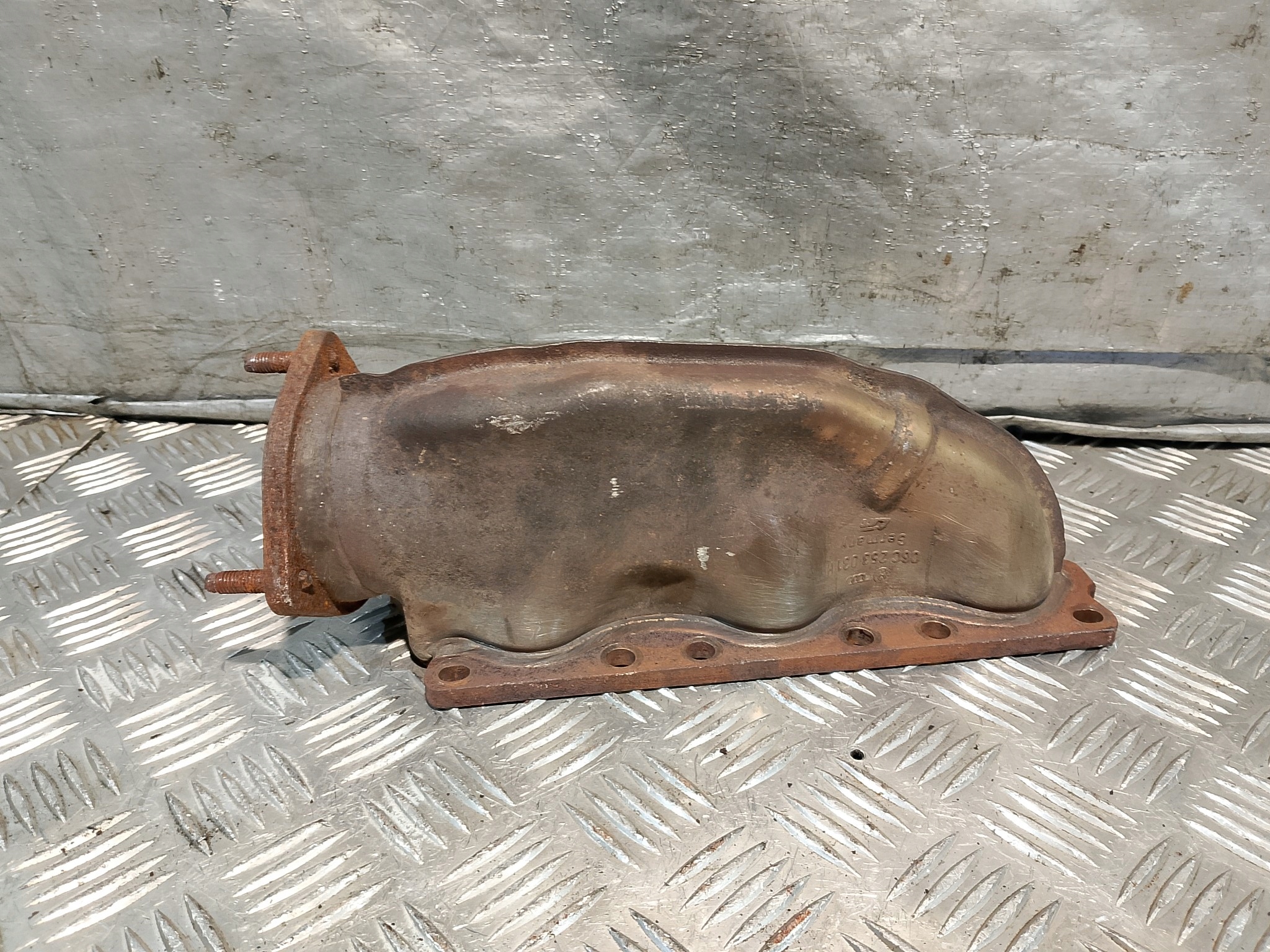ispušna grana AUDI A4 B6 3.0 V6 06C253031H