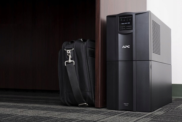 Apc Smart-UPS 2200VA LCD 230V with SmartConnect