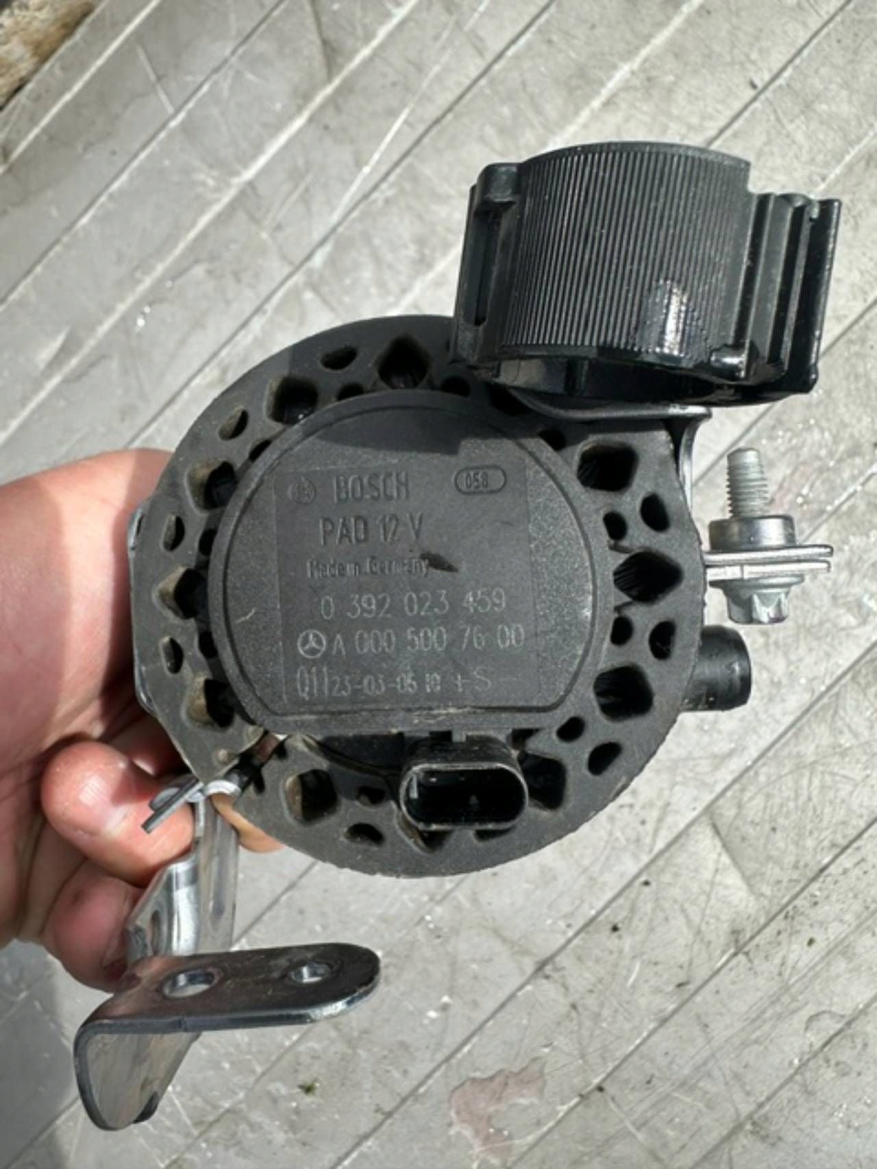 MERCEDES C-KLASA W206 water pump A0005007600
