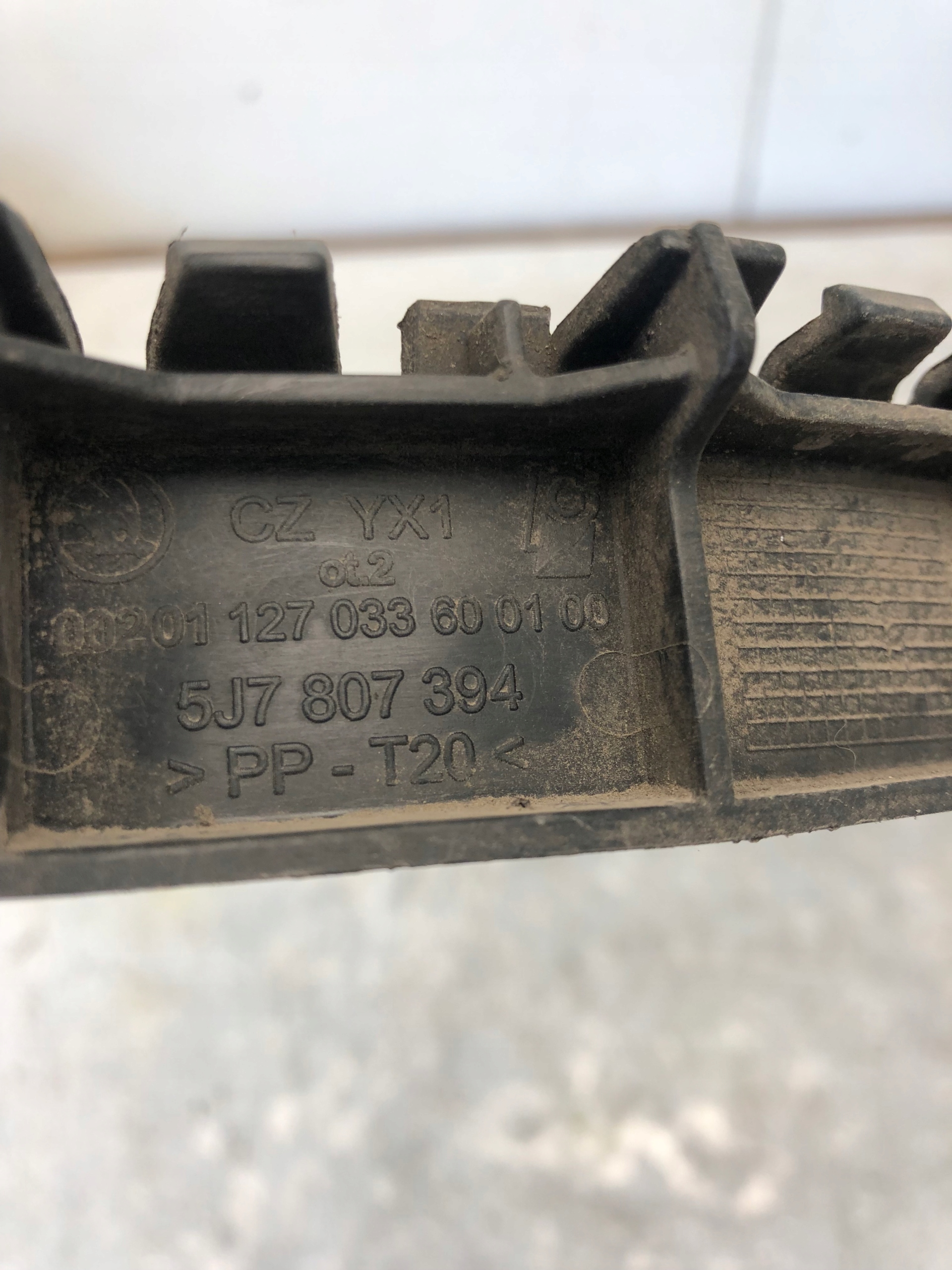 bumper bracket right rear part SKODA ROOMSTER 5J7807394