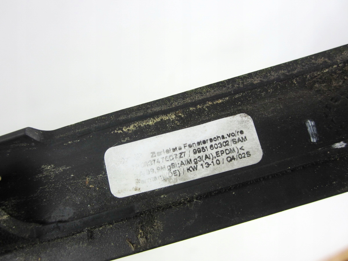 moulding under the window door front right Porsche Cayenne S II 958 7P5 92A