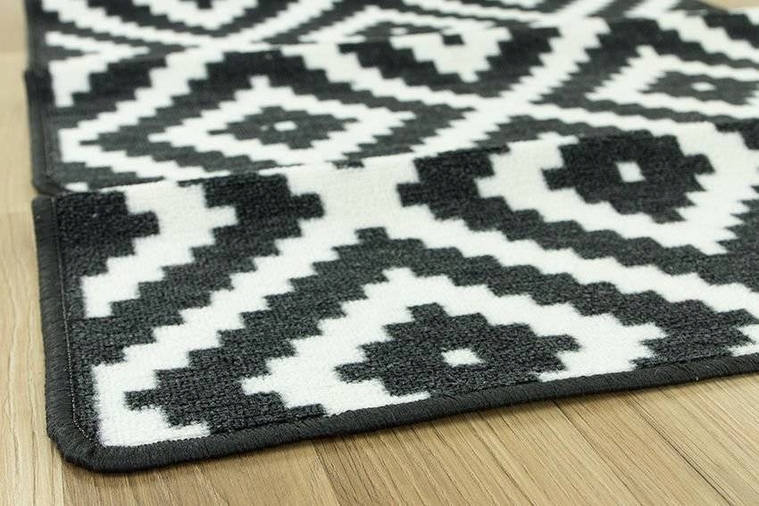 PODGUMOWANE NAKŁADKI TREPY NA SCHODY DREWNIANE ROMBY CZARNE 67x24+3cm Grubość 4 mm