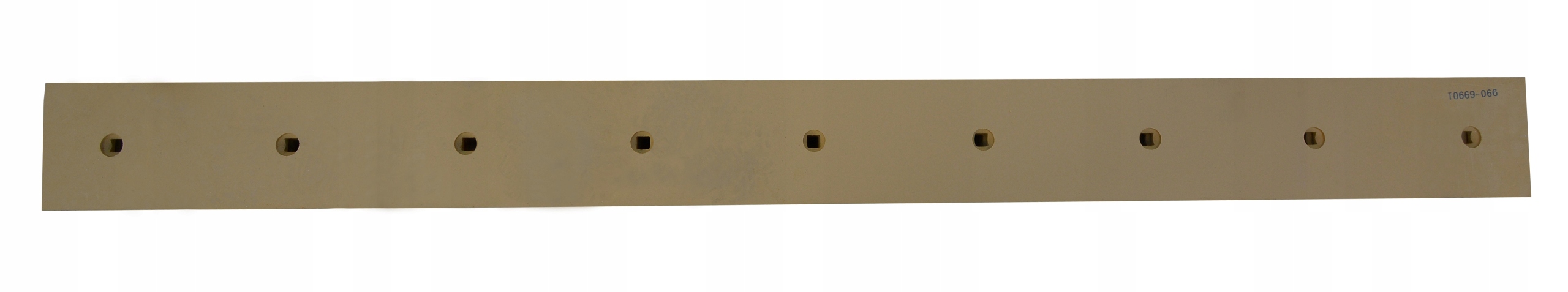 LEMIESZ OSŁONOWY PRZEDNIEJ ŁYŻKI 9 OTWORÓW JCB 2450x200x20 Stan opakowania oryginalne