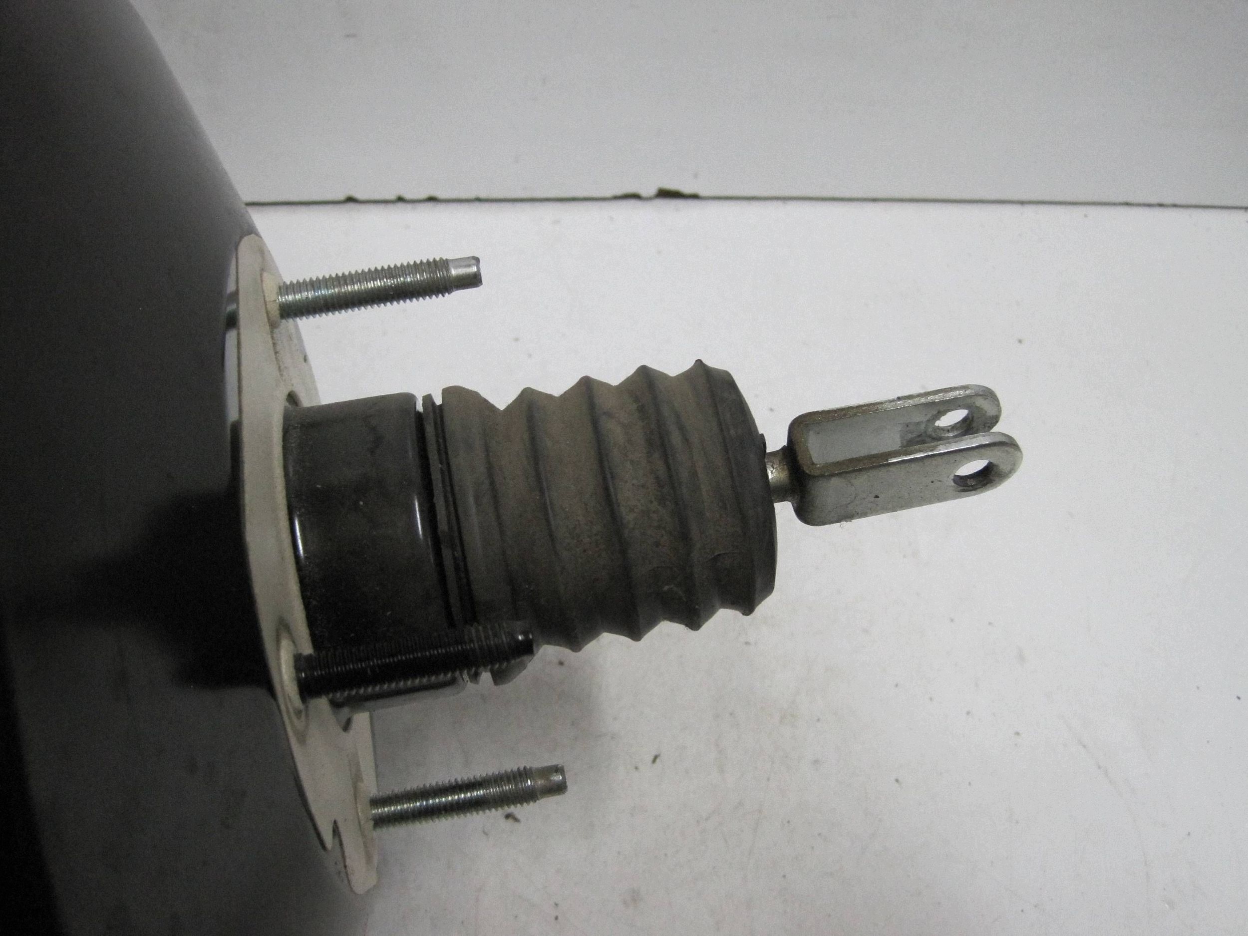 Servo bremsen MAZDA 3 III BHR1-43950-A