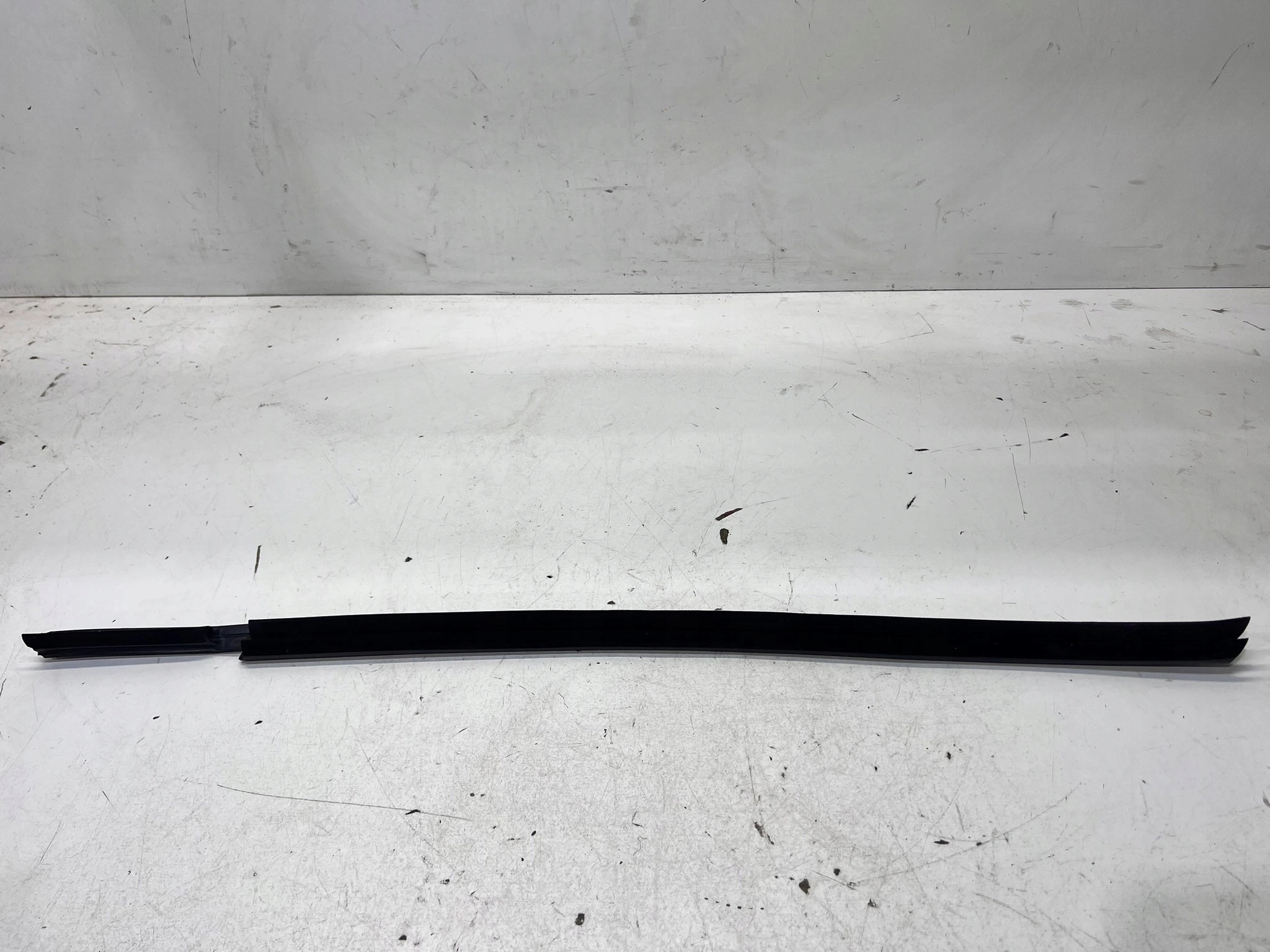 moulding dust windows left front AUDI Q7 4M 4M0837479