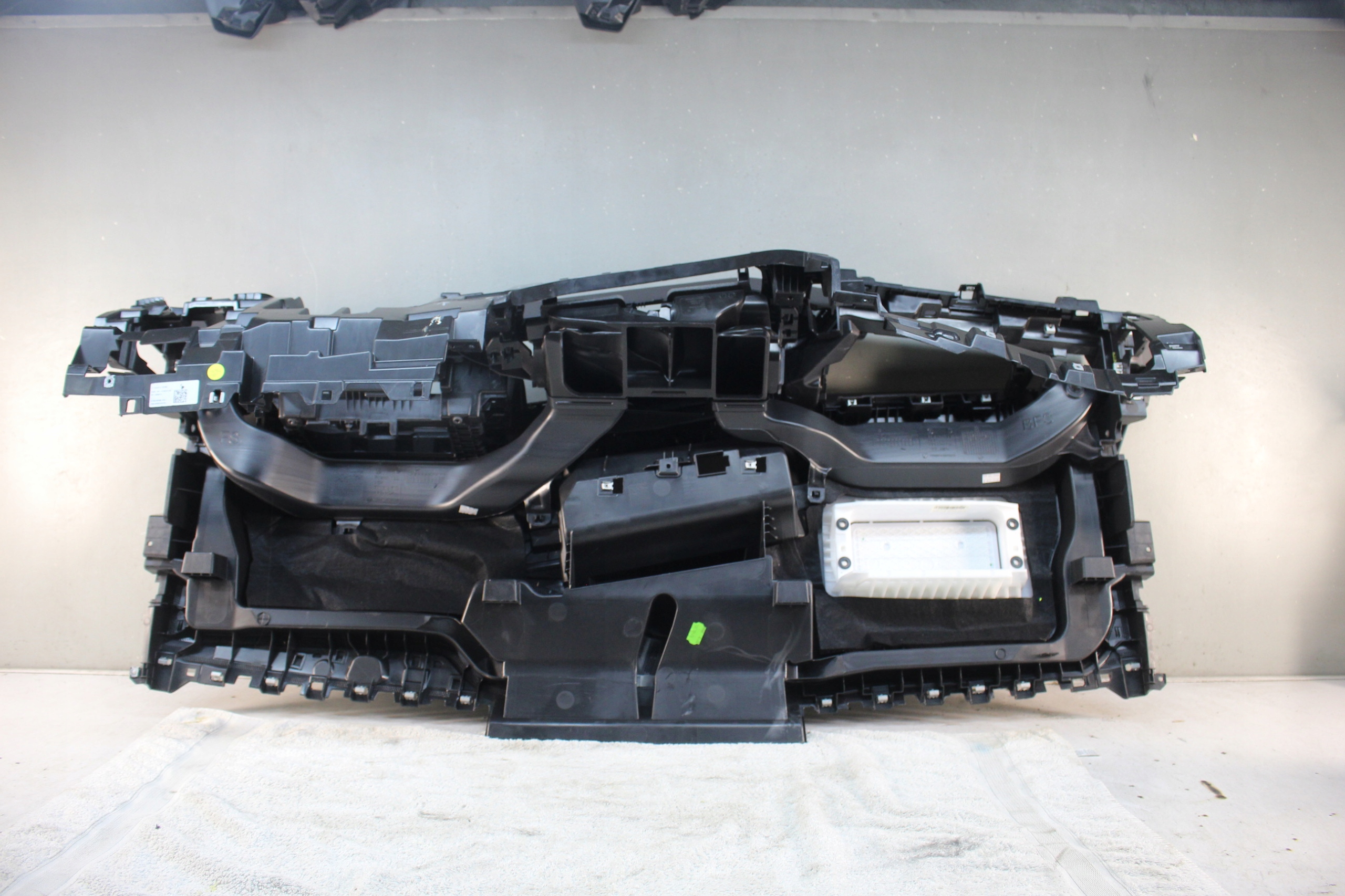 консоль торпеда volkswagen vw T7 7T1857003M