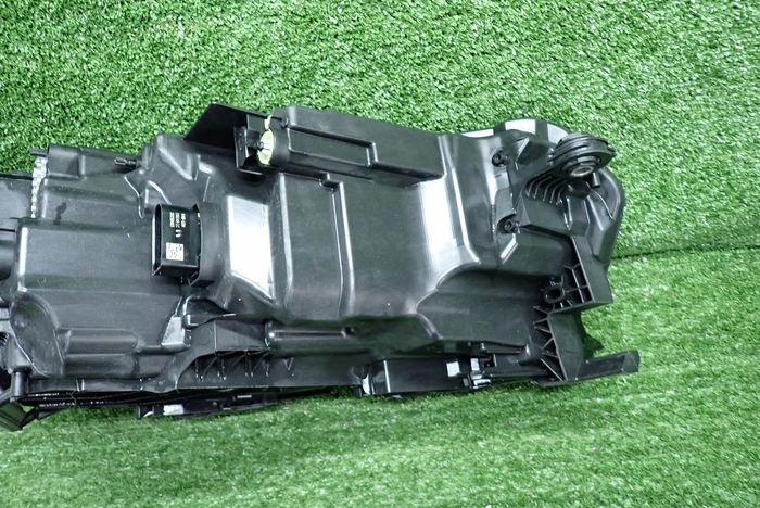 SKODA OCTAVIA IV CRYSTLA LIGHTING LIFT 23- reflektor left light 5E4941035