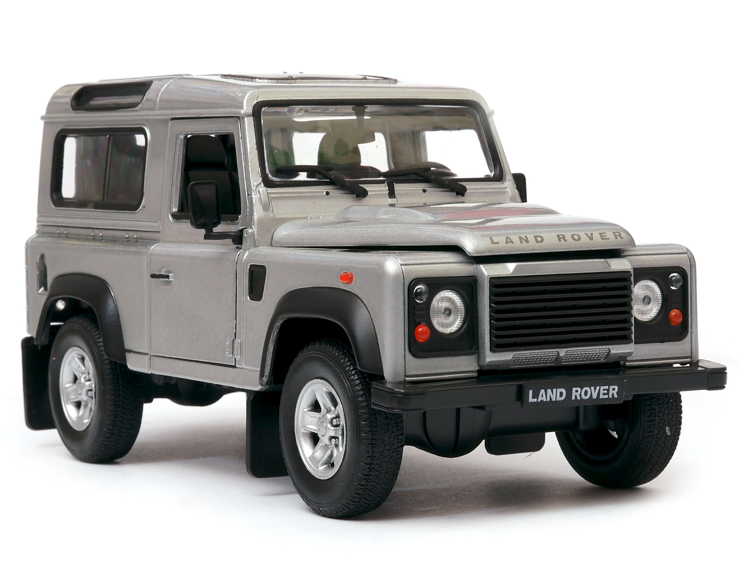 Land Rover Defender Welly v měřítku 1:24 stříbrný