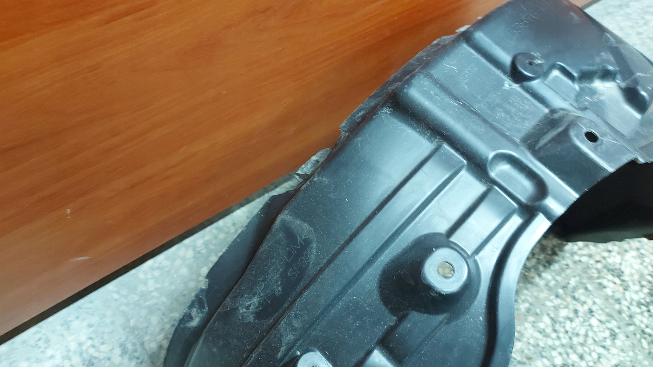 mudguard left front TOYOTA YARIS IV 20