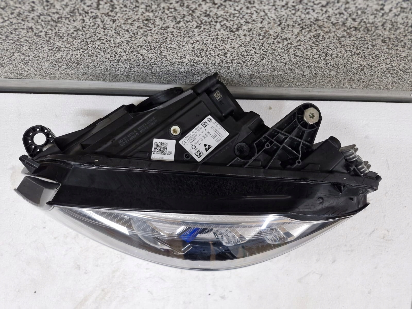 light left Mercedes C Klasa W205 LIFT Multibeam LED