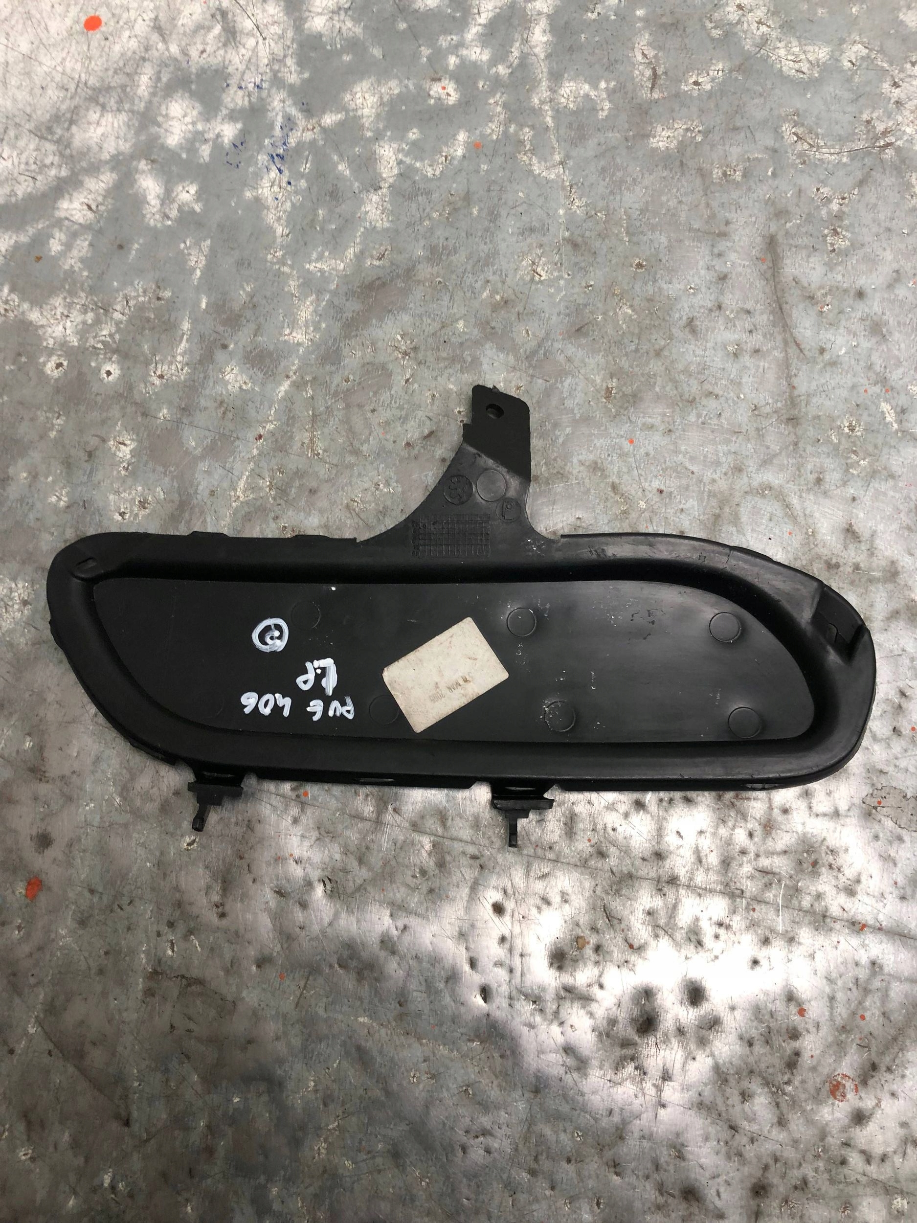 grid of a bumper left front PEUGEOT 406 9618753677B