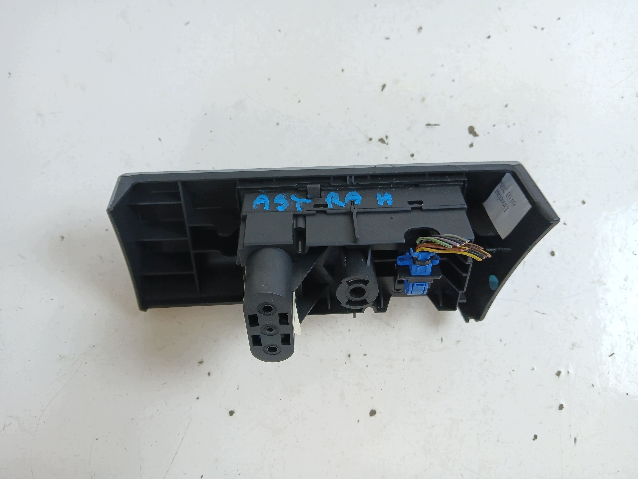 OPEL ASTRA III H light switch 13100136