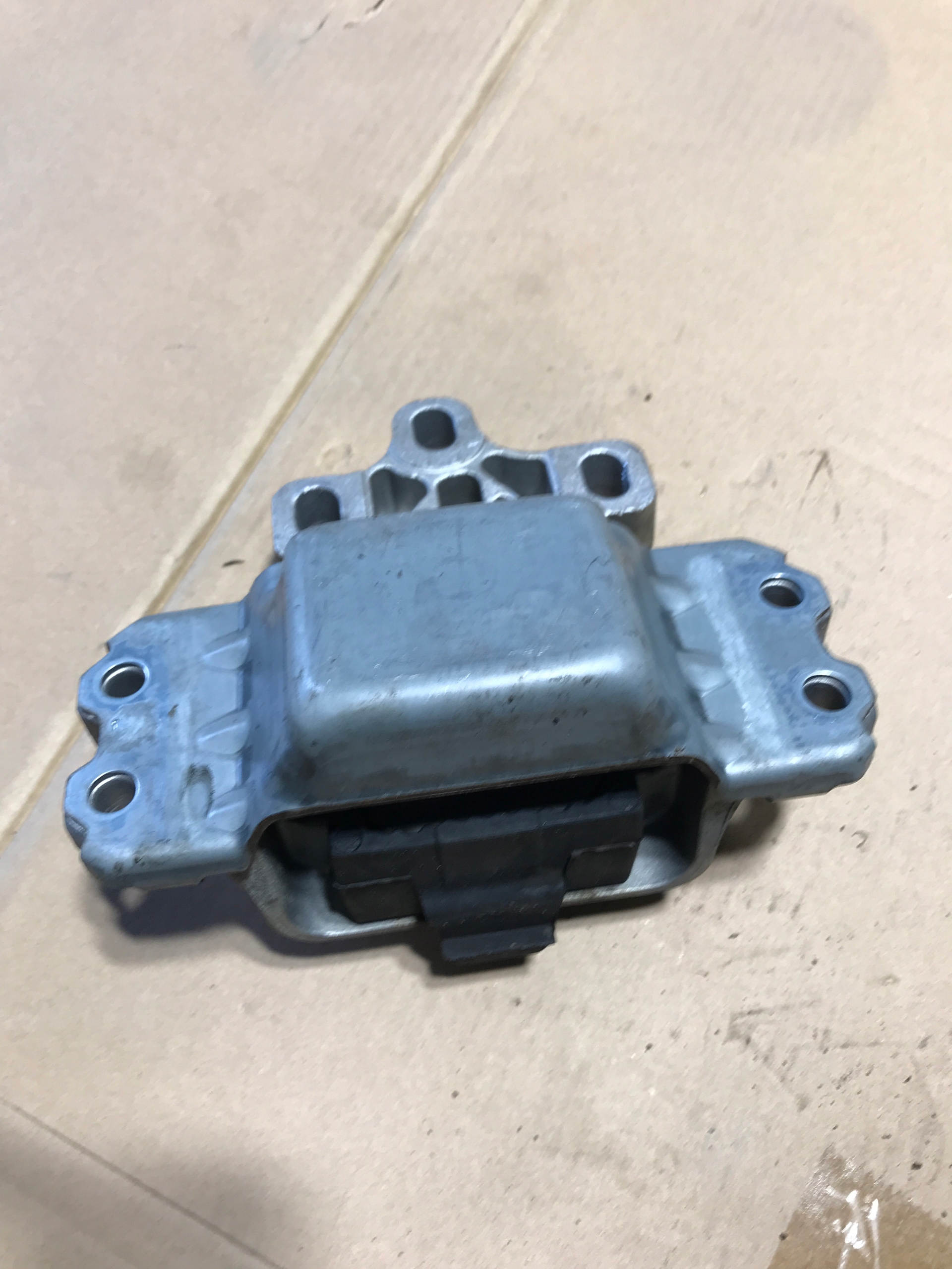 gearbox mounting VW TIGUAN 5N0199555L