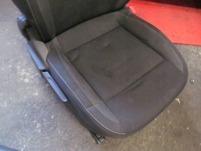 Skoda RAPID NH3 NH 5JA HB SPACEBACK seats right left front seat side