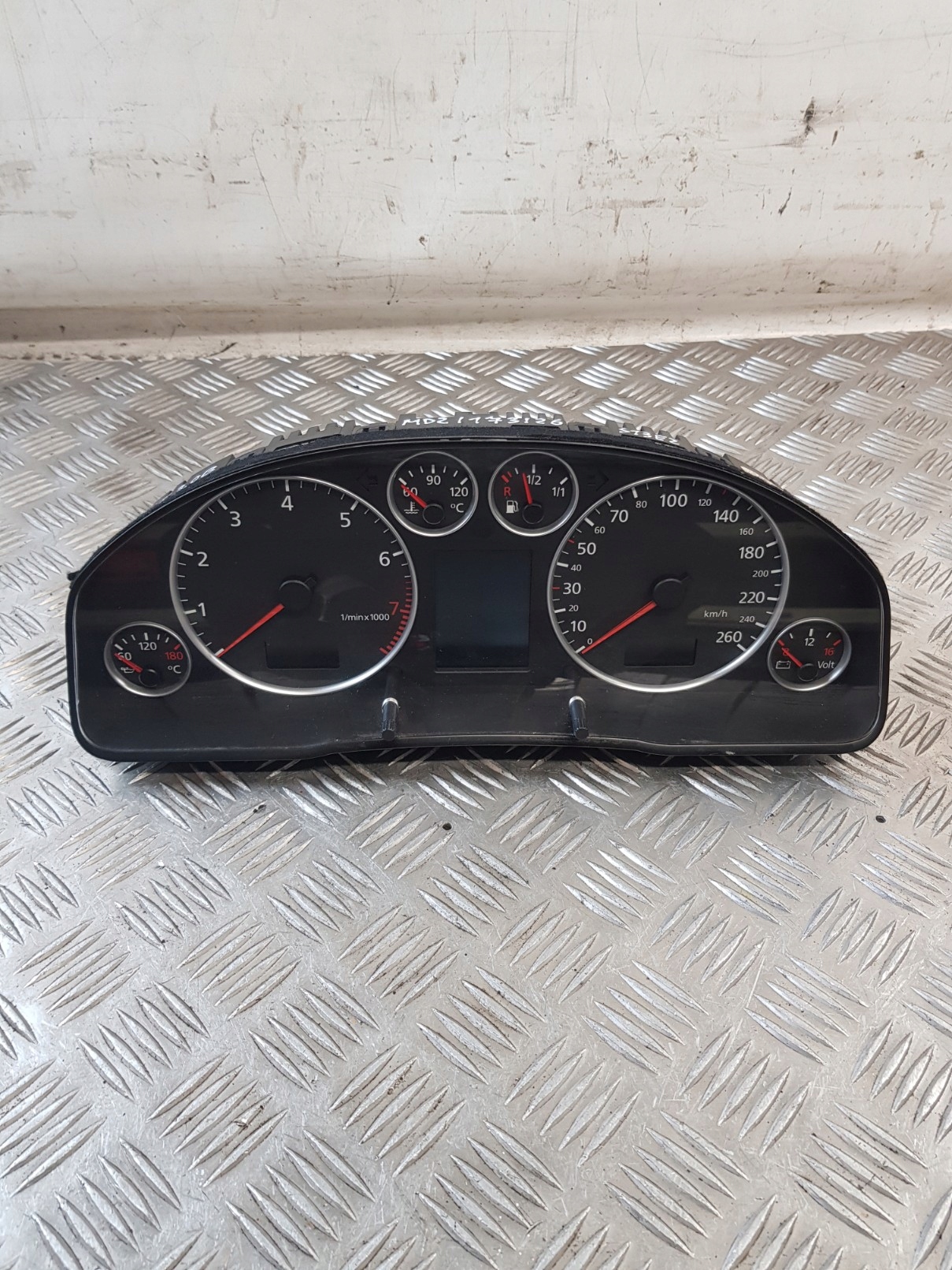 dials 4B0920933J AUDI A6 C5 3.0B 02R- EUROPA